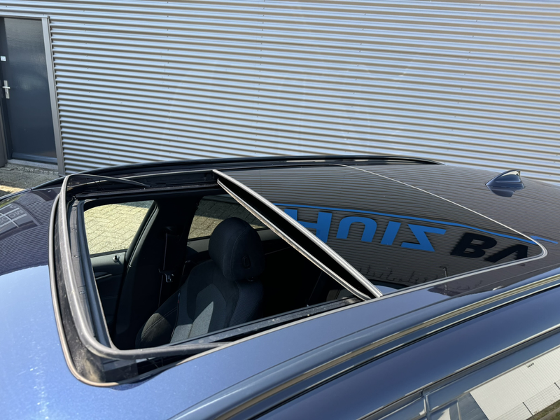 BMW 530 5-serie Touring 530e High Executive M Sport Panora — photo 37