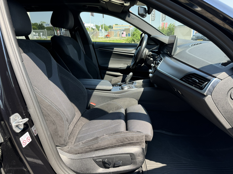 BMW 530 5-serie Touring 530e High Executive M Sport Panora — photo 34