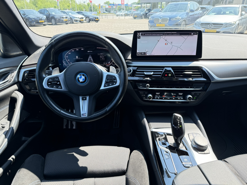 BMW 530 5-serie Touring 530e High Executive M Sport Panora — photo 9