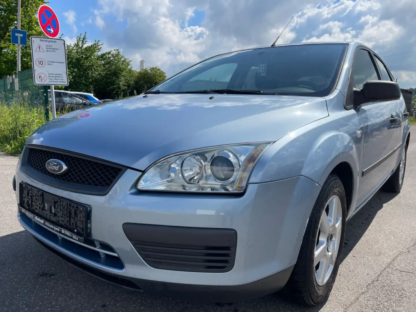 Ford Focus Lim. Trend Blau - 2