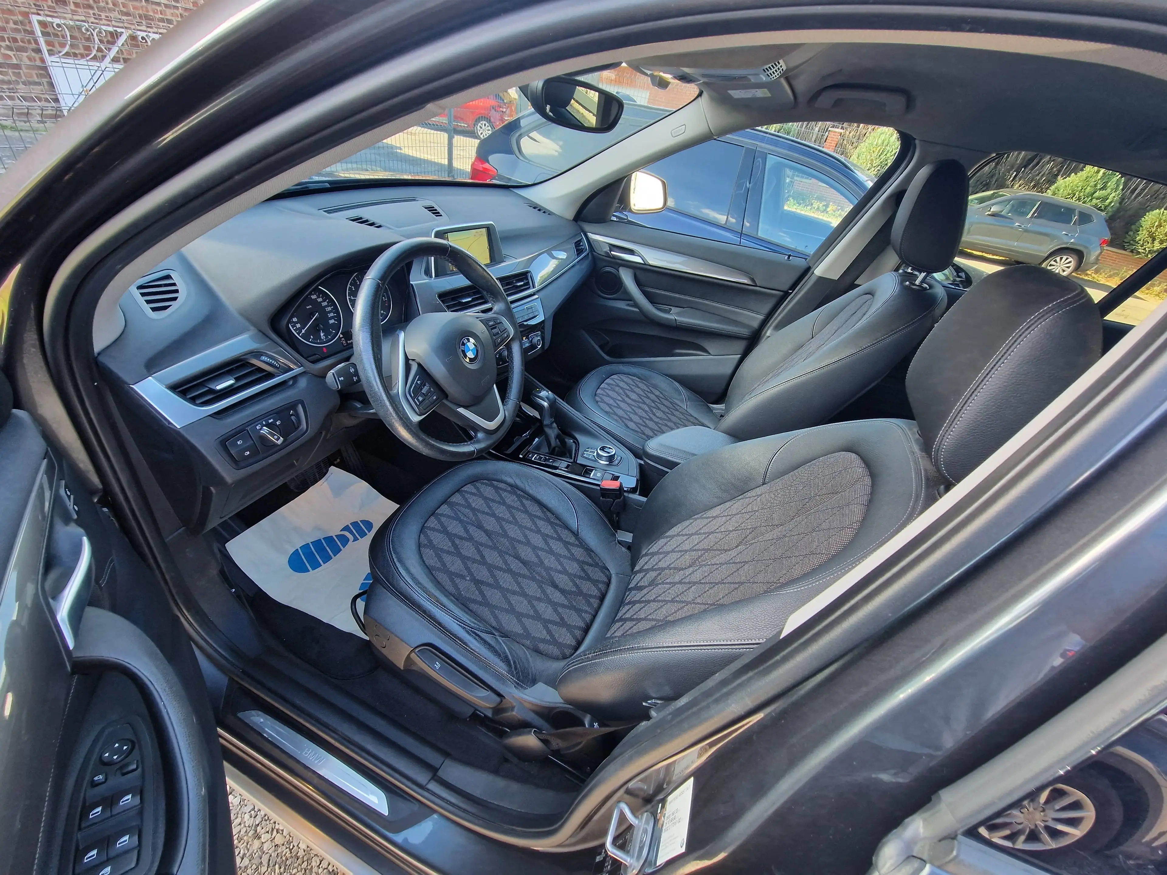 BMW X1 1.5iA sDrive18*1°PROPRIO*CARNET*XENON*GPS*CUIR*PDC — photo 5