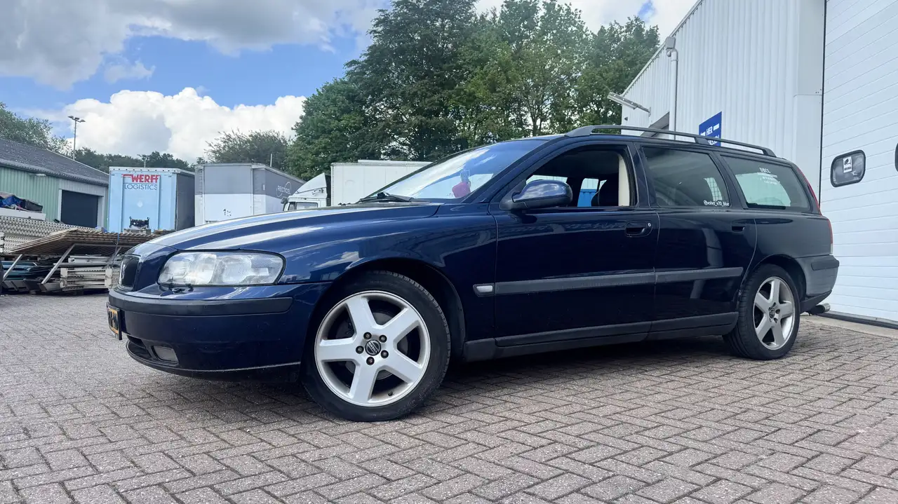 Volvo V70 2.4 Comfort Line, foto 2