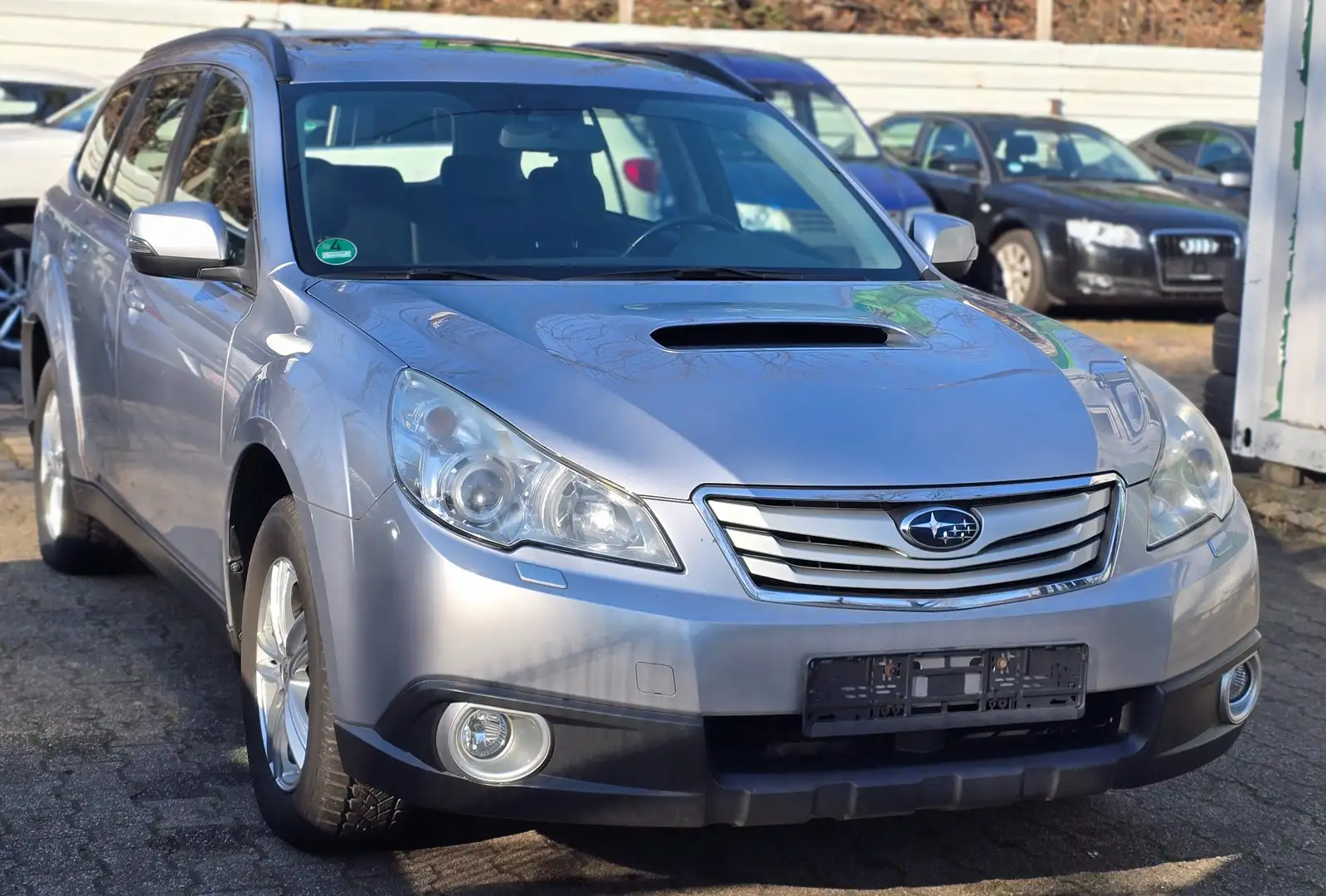 Subaru Legacy Outback Active,4X4,Euro 5,Klima. Grau - 2