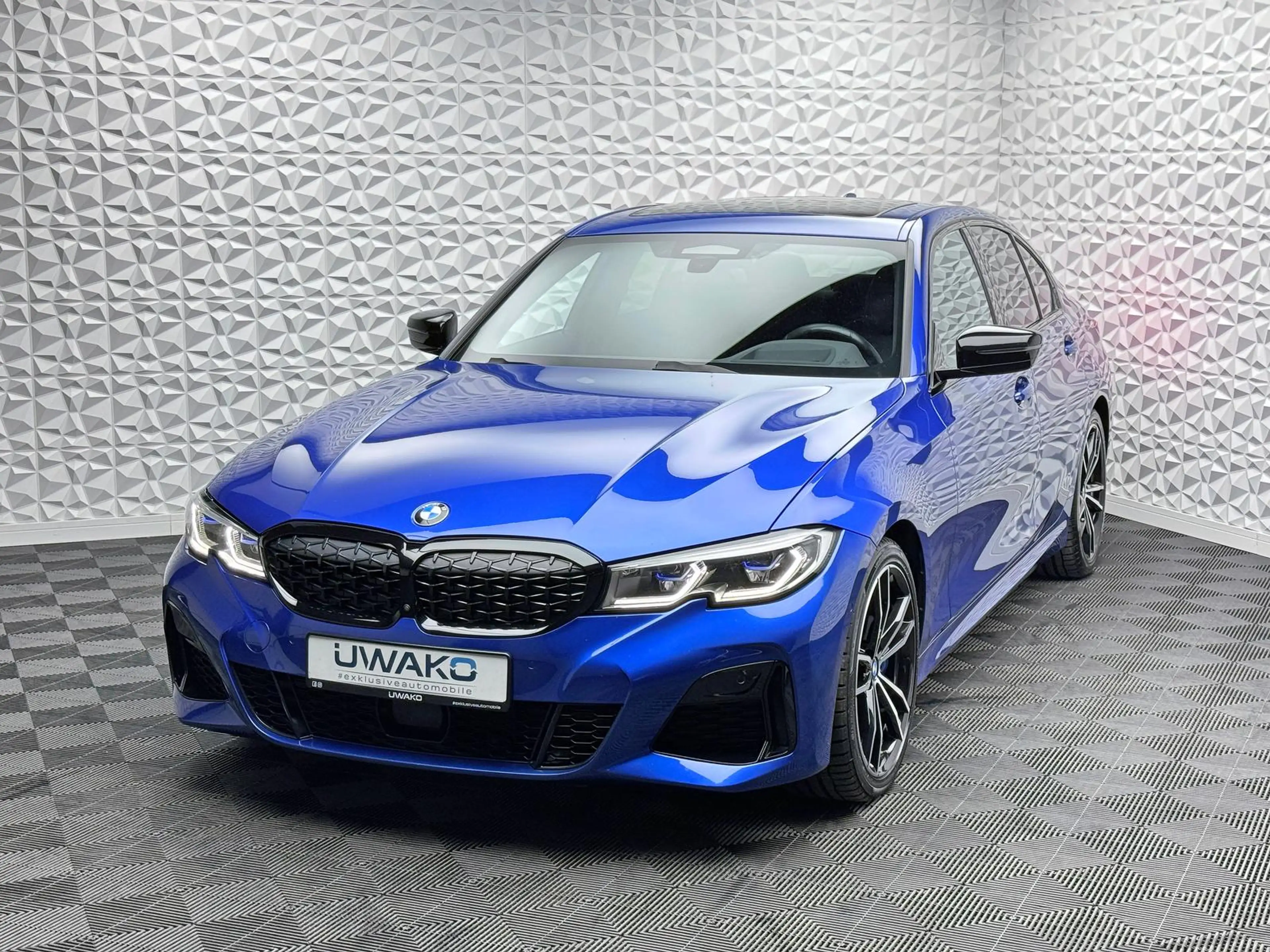 BMW 340 XDR*INDIVIDUAL*DEUTSCH*H&K*LASER*STANDHZ*PANO*AHK — photo 2