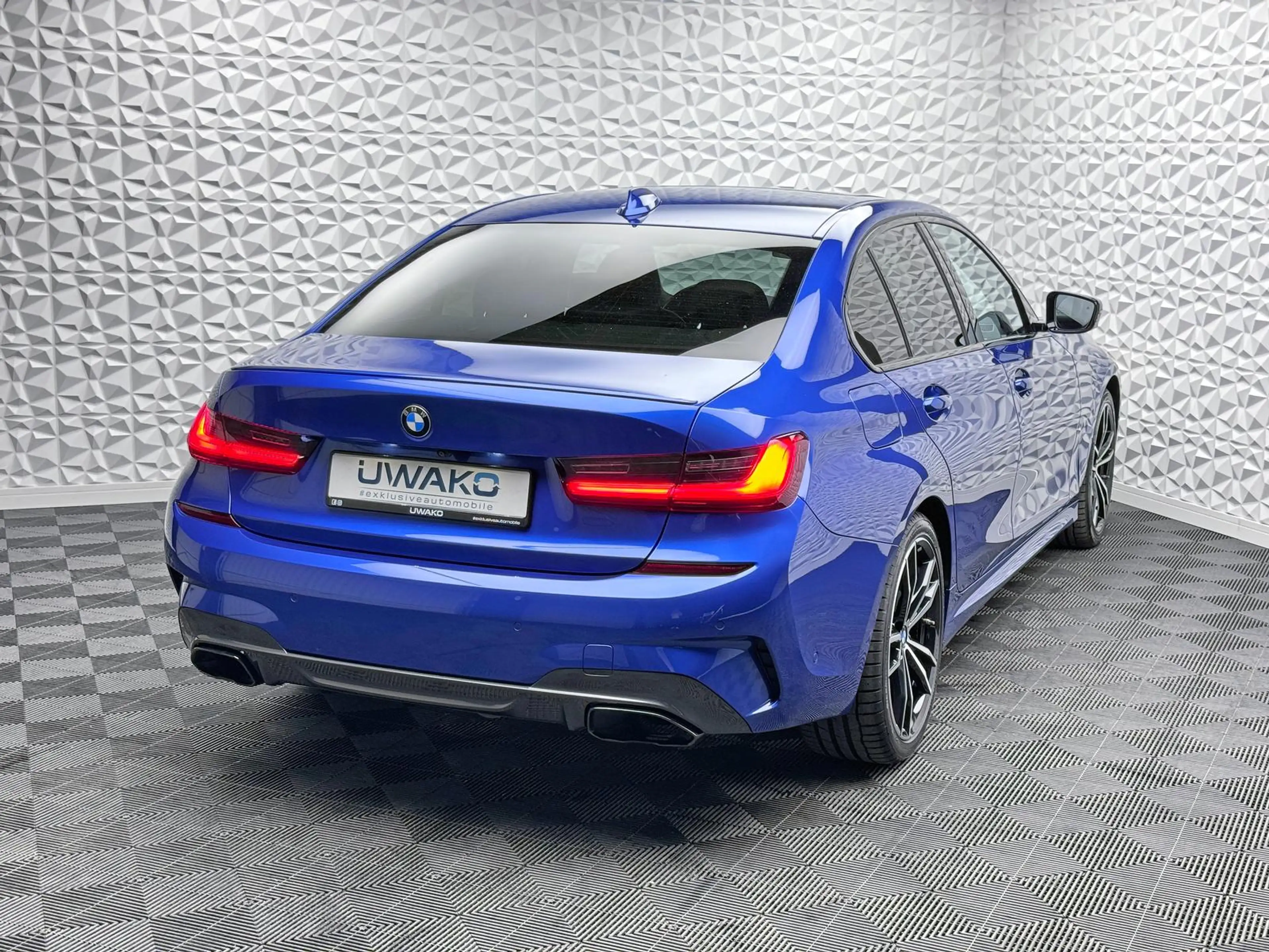 BMW 340 XDR*INDIVIDUAL*DEUTSCH*H&K*LASER*STANDHZ*PANO*AHK — photo 3