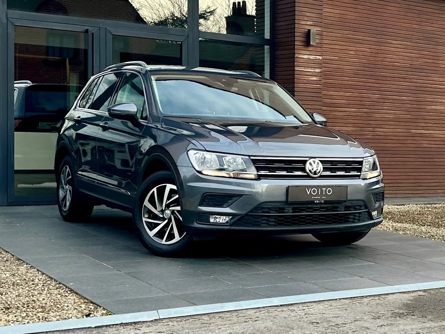 Volkswagen Tiguan 1.4TSI Sound NAVI/PDC/ACC/CARPLAY/LANE Grijs - 1