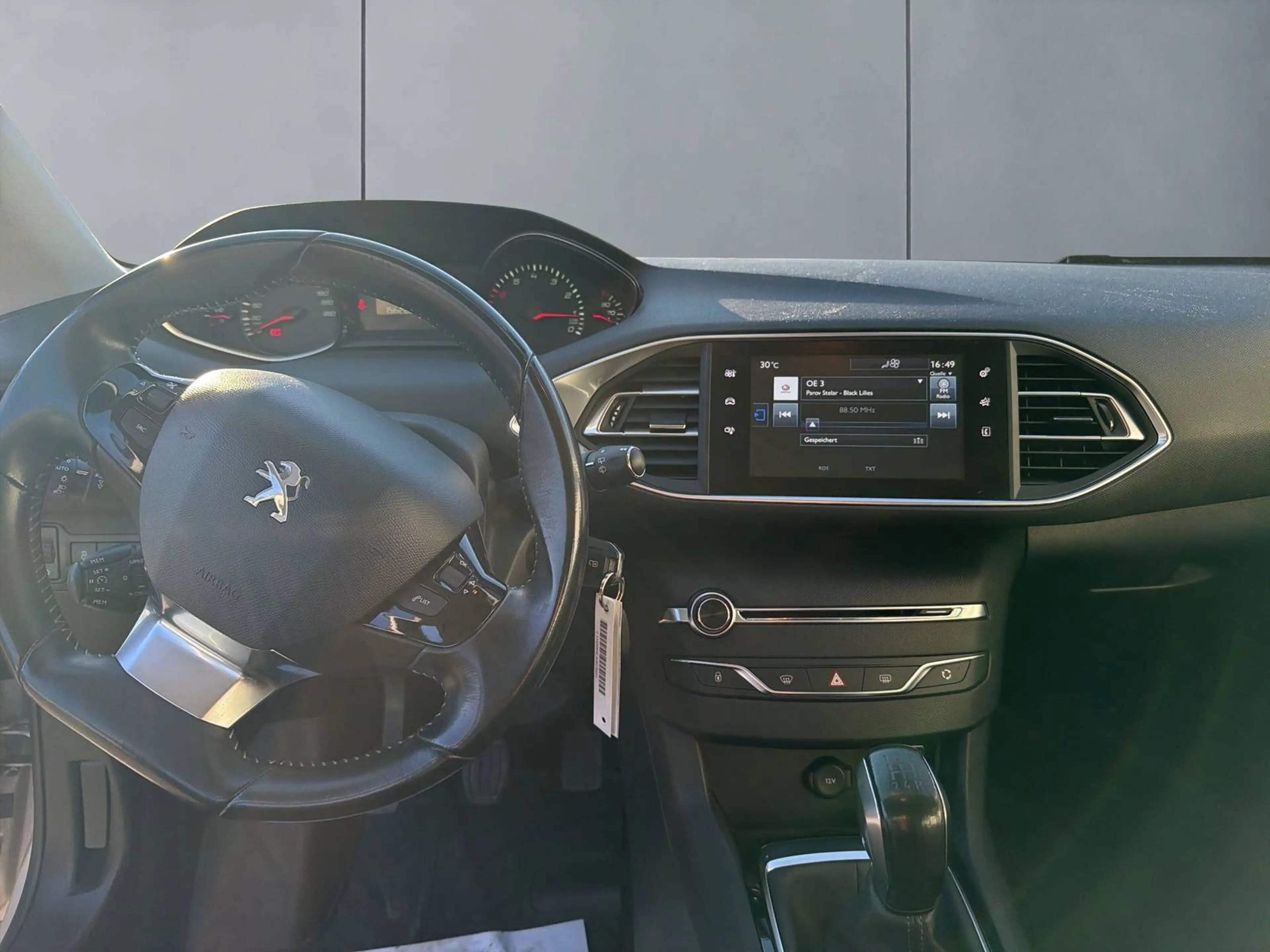 Peugeot 308 Active — photo 8