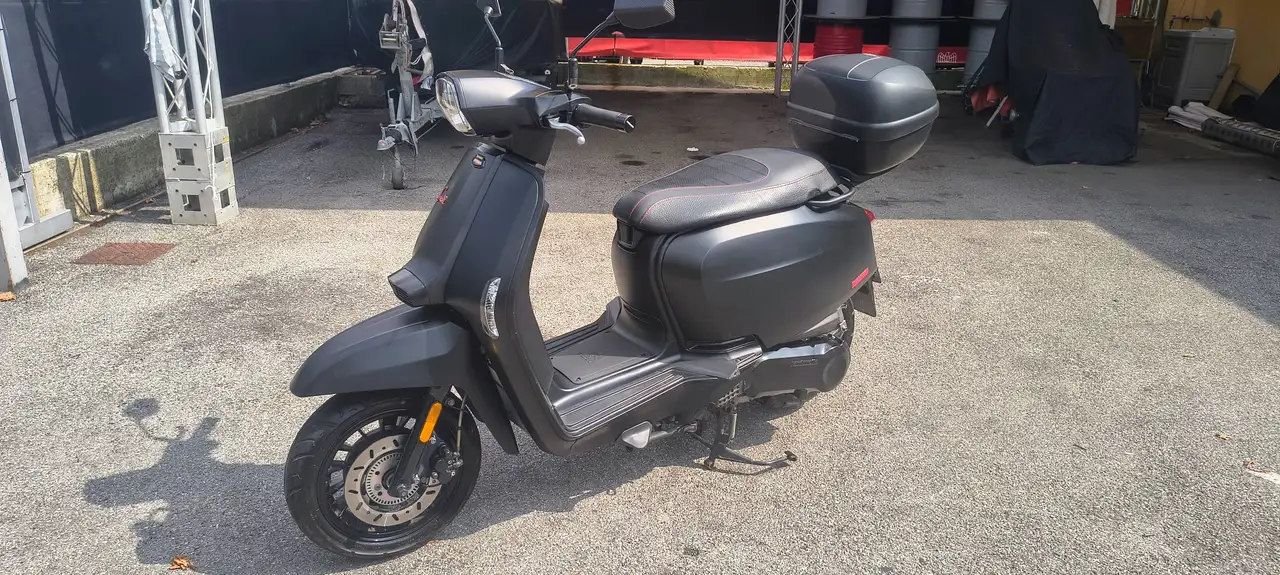 Lambretta V200