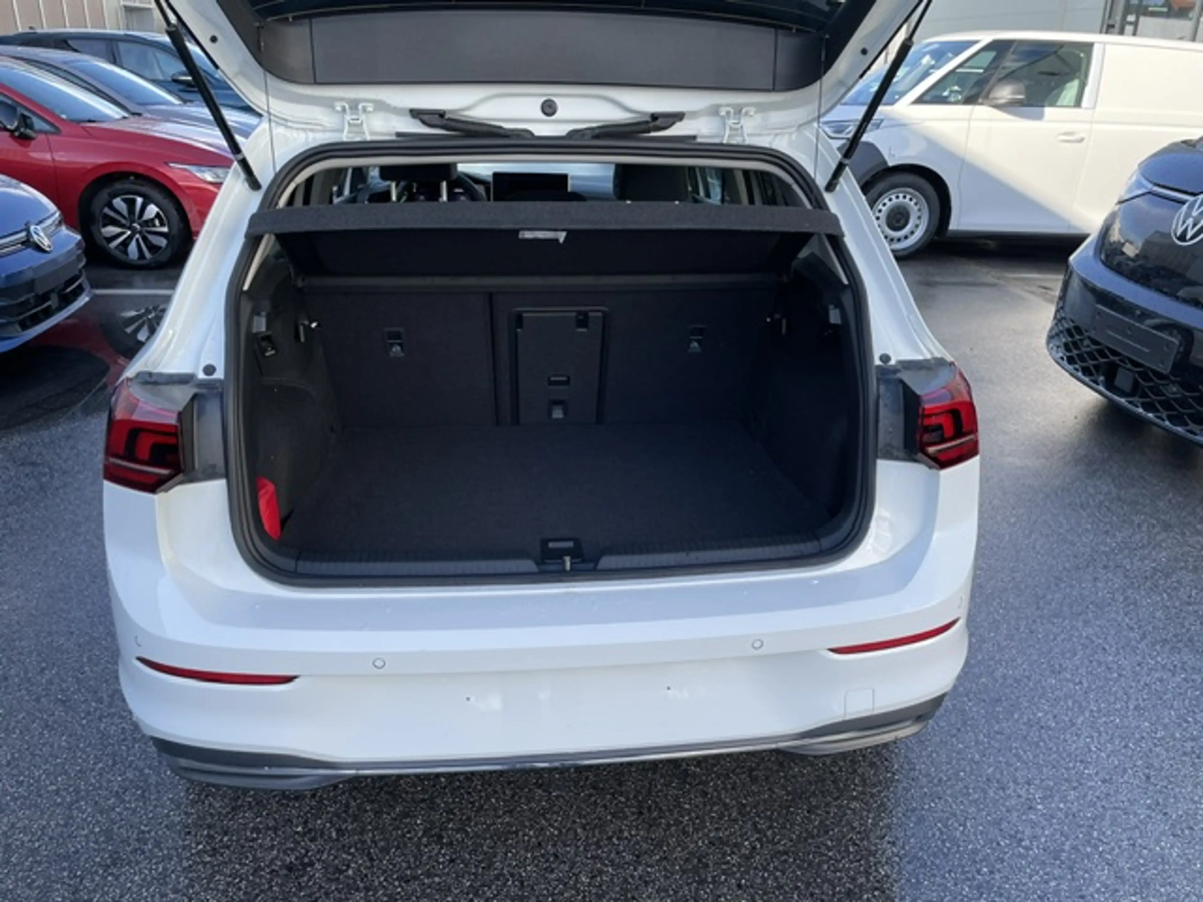 Volkswagen Golf VIII 1.5 TSI eHybrid DSG Energy AHK R-Kamera Na... — photo 7
