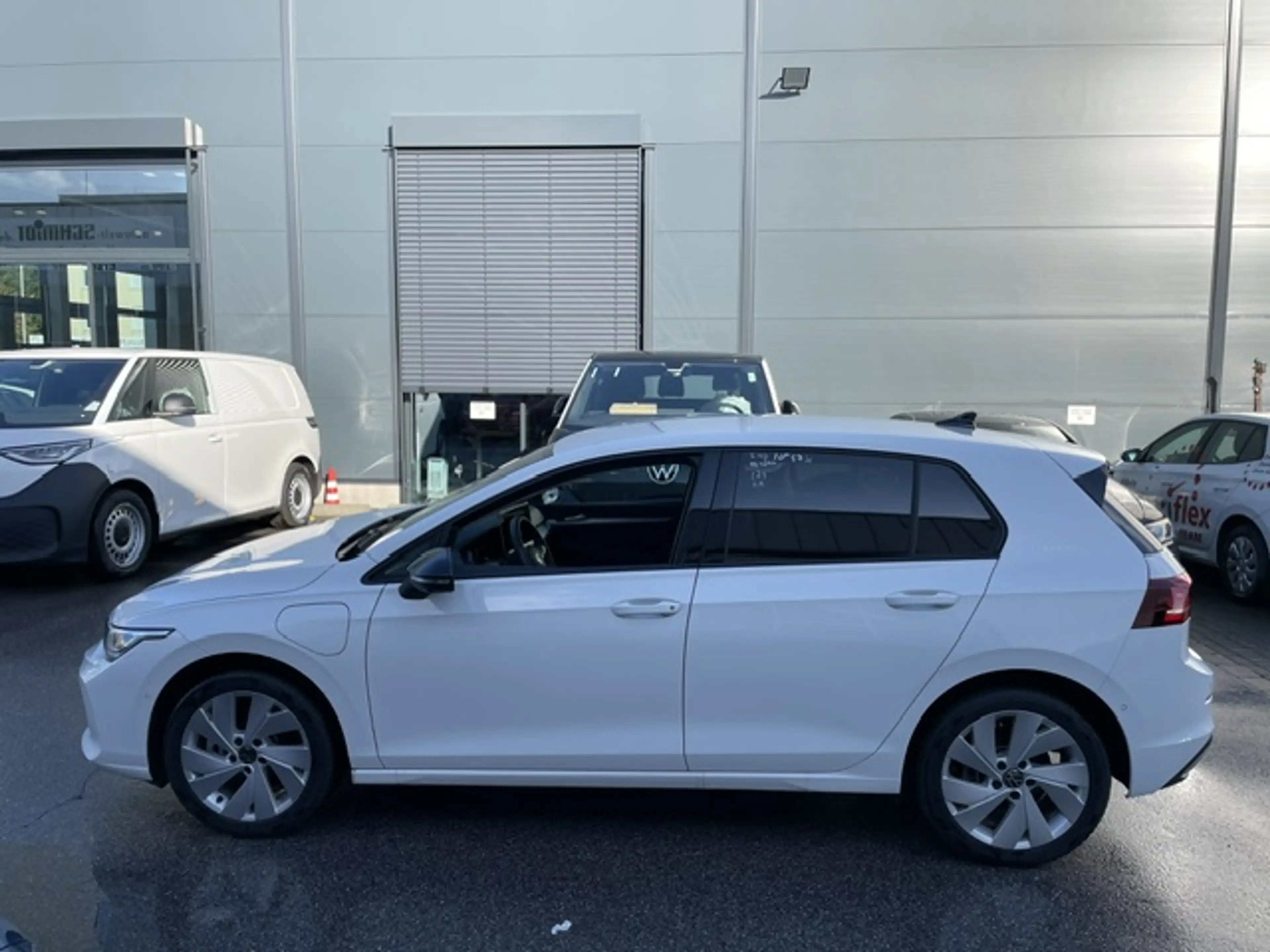 Volkswagen Golf VIII 1.5 TSI eHybrid DSG Energy AHK R-Kamera Na... — photo 2