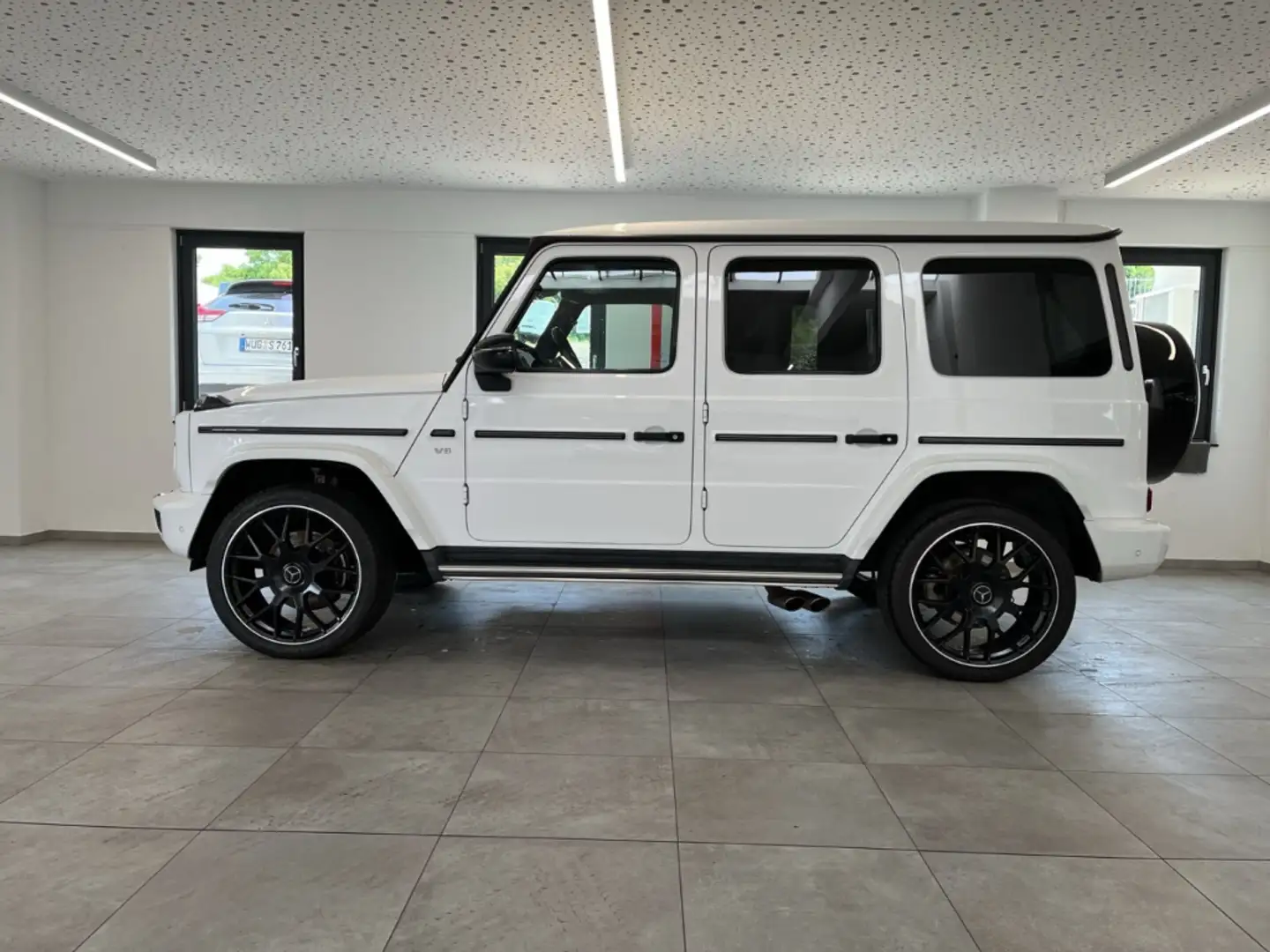 Mercedes-Benz G 500 4,0 4WD AMG-L V8 Burm. AHK Navi ACC Tempomat White - 2