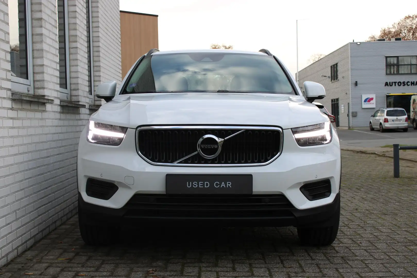 Volvo XC40 T2 Automaat Momentum Core | Achteruitrijcamera | P Weiß - 2