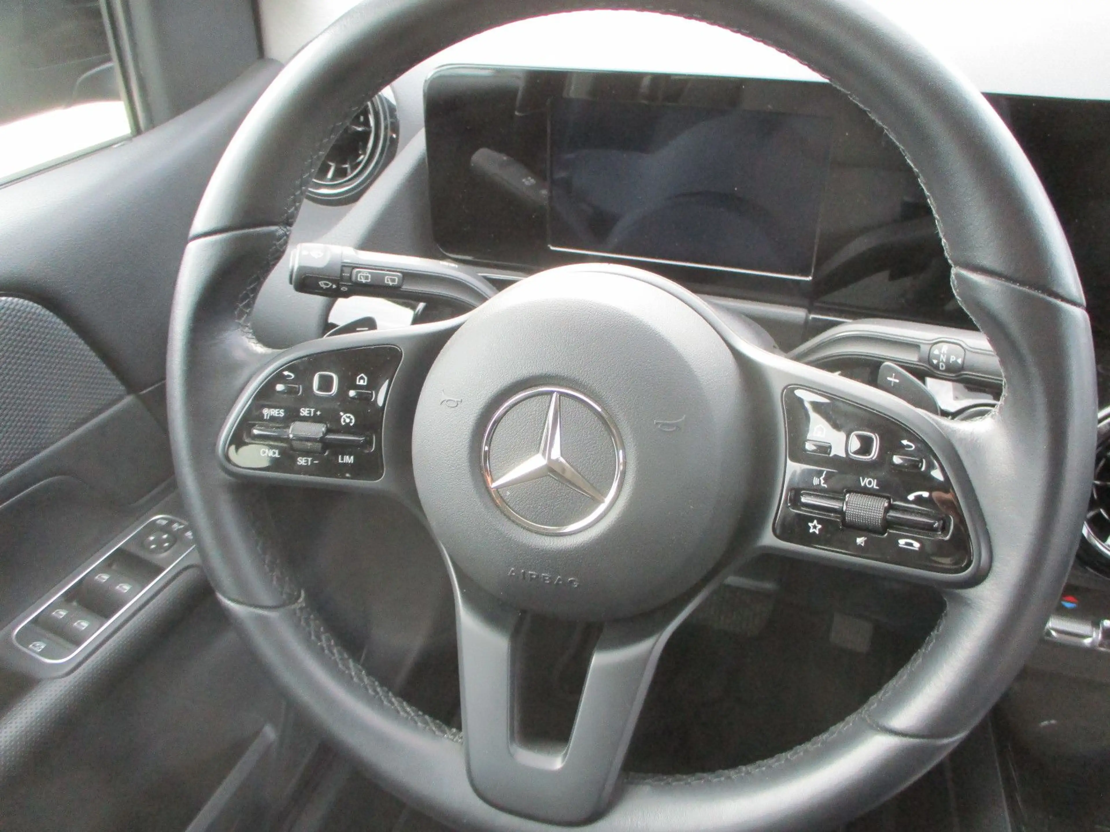 Mercedes-Benz B 180 d NAVI LEDER KAMERA LED TOTW SPURH AHK PDC — photo 9
