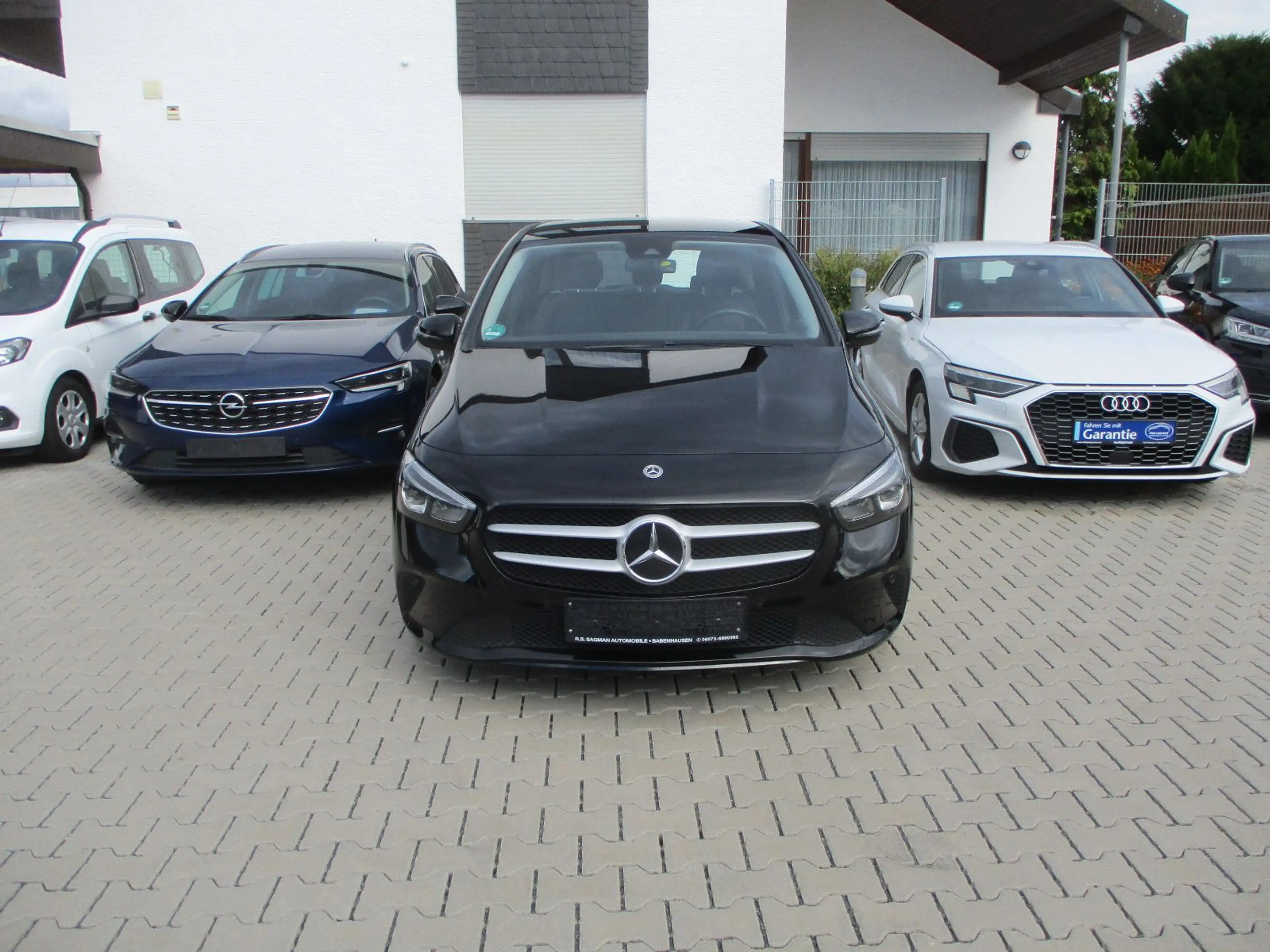 Mercedes-Benz B 180 d NAVI LEDER KAMERA LED TOTW SPURH AHK PDC — photo 4