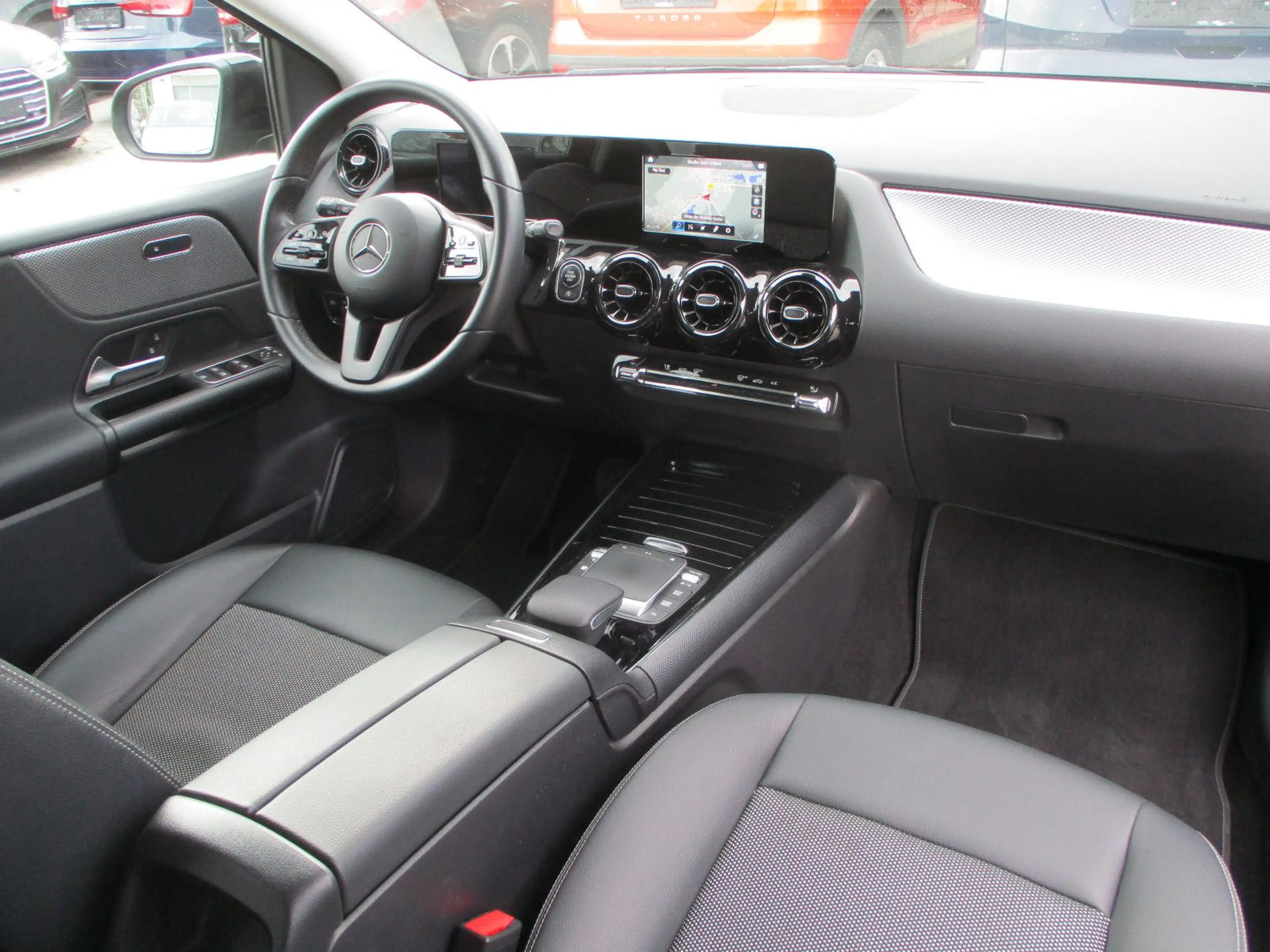 Mercedes-Benz B 180 d NAVI LEDER KAMERA LED TOTW SPURH AHK PDC — photo 13