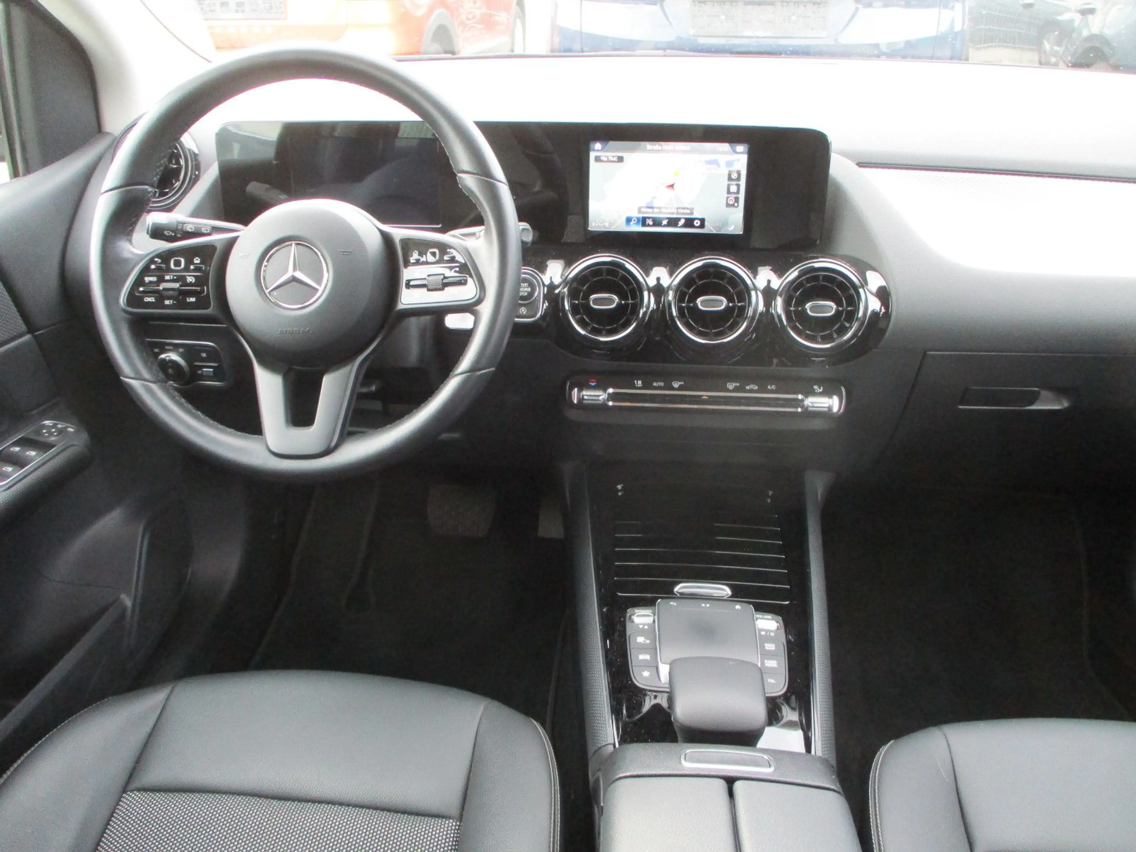 Mercedes-Benz B 180 d NAVI LEDER KAMERA LED TOTW SPURH AHK PDC — photo 3