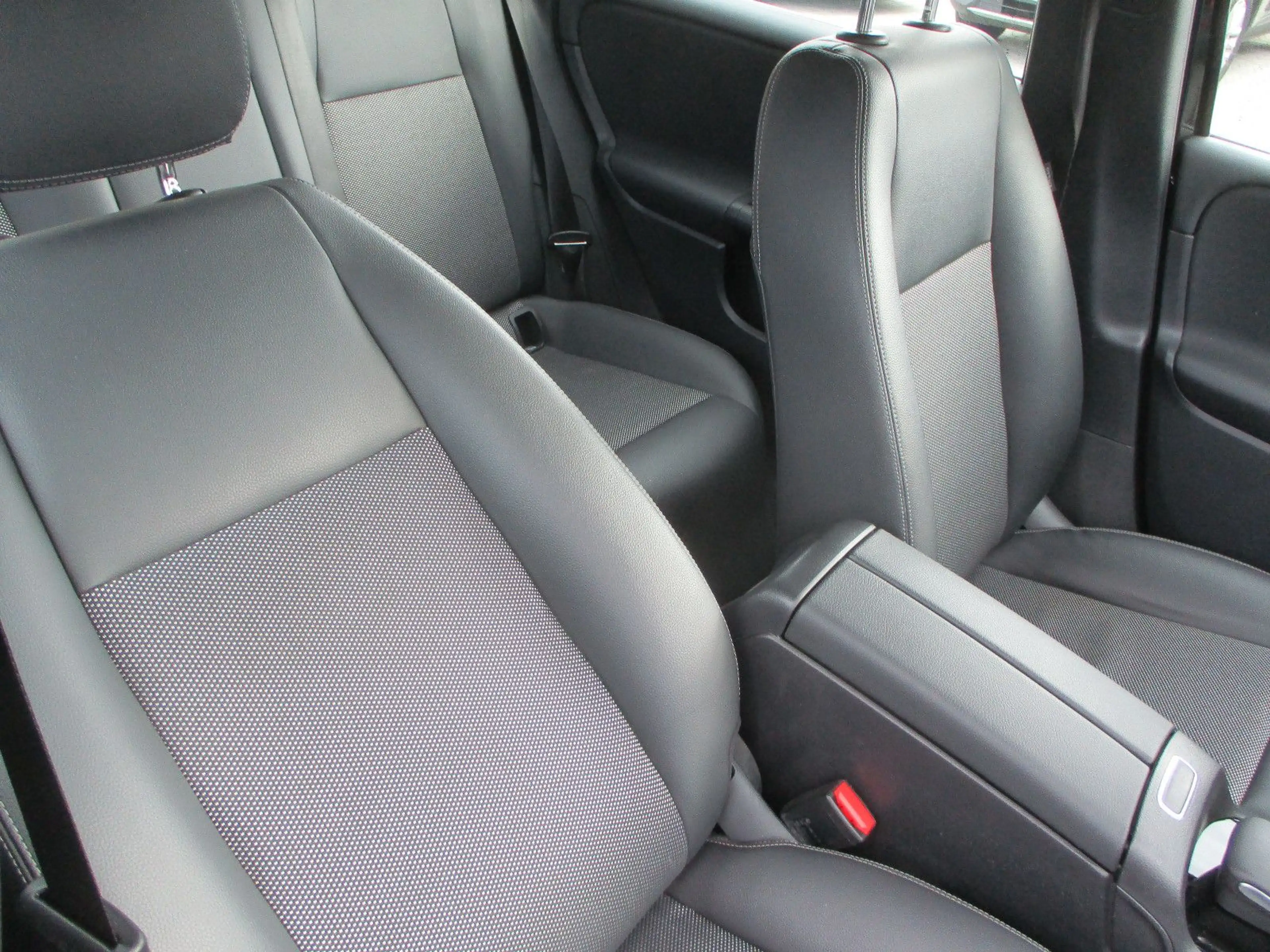 Mercedes-Benz B 180 d NAVI LEDER KAMERA LED TOTW SPURH AHK PDC — photo 11