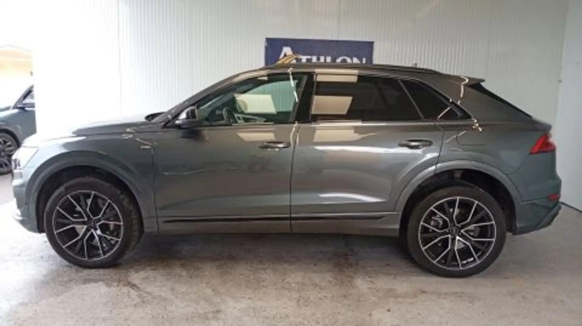Audi Q8 55 TFSIe Black line plus quattro Gris - 2