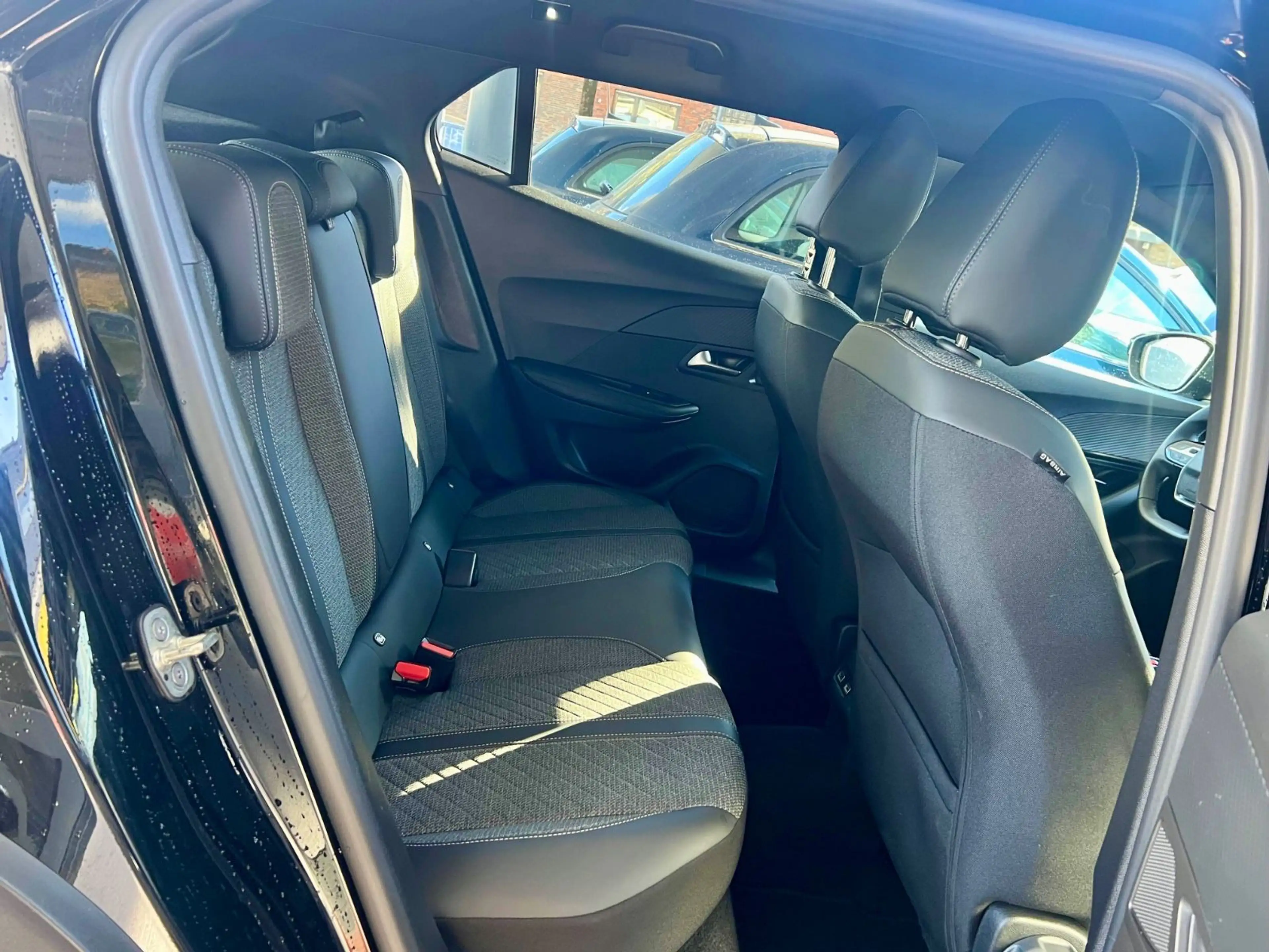 Peugeot 2008 Allure *SHZ*RFK*1-J GAR* — photo 10