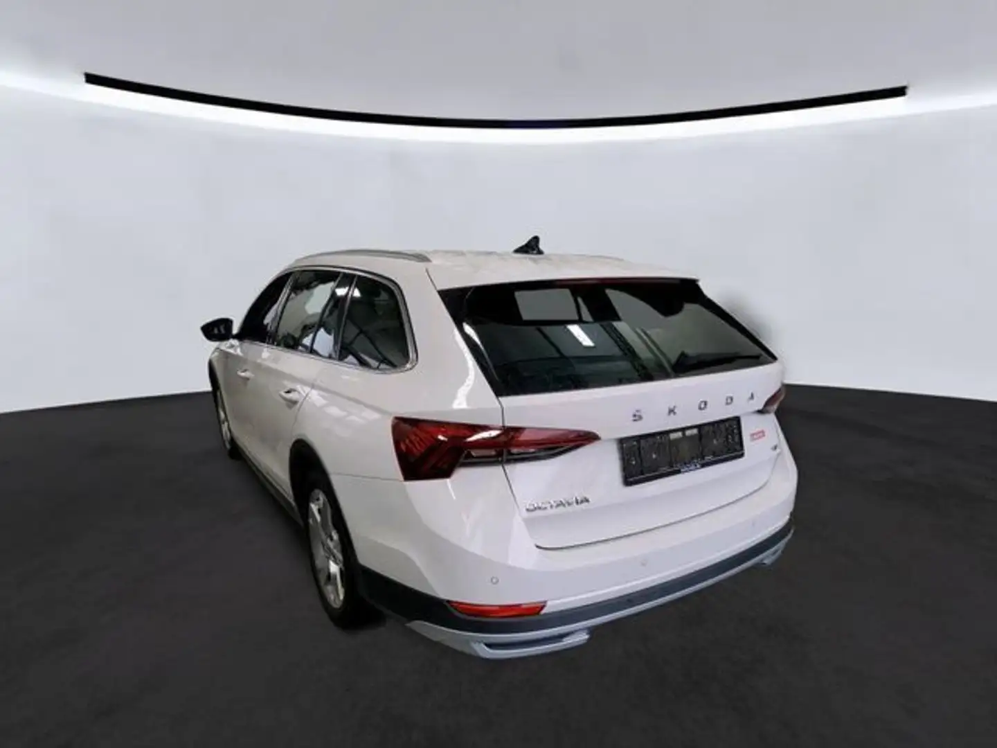 Skoda Octavia Combi 2.0 TDI DSG 4x4 SCOUT AHK NAVI HuD Weiß - 2
