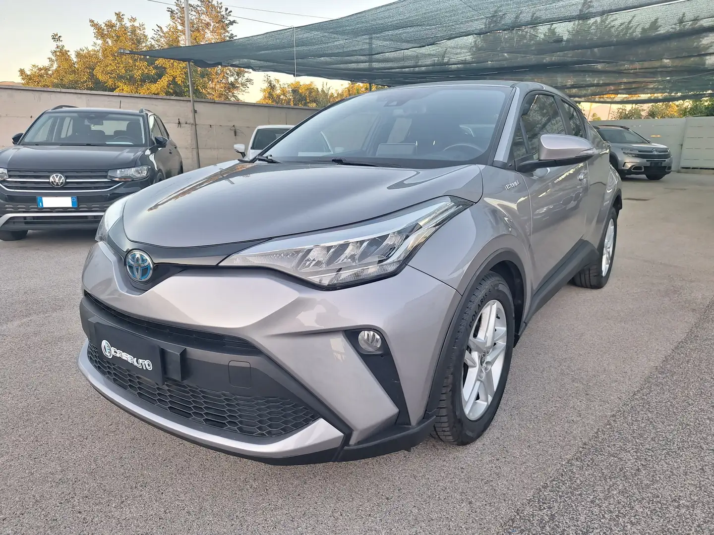 Toyota C-HR BUSINESS 1.8 HYBRID 122cv AUT. NAV+RETROCAM. Gris - 1