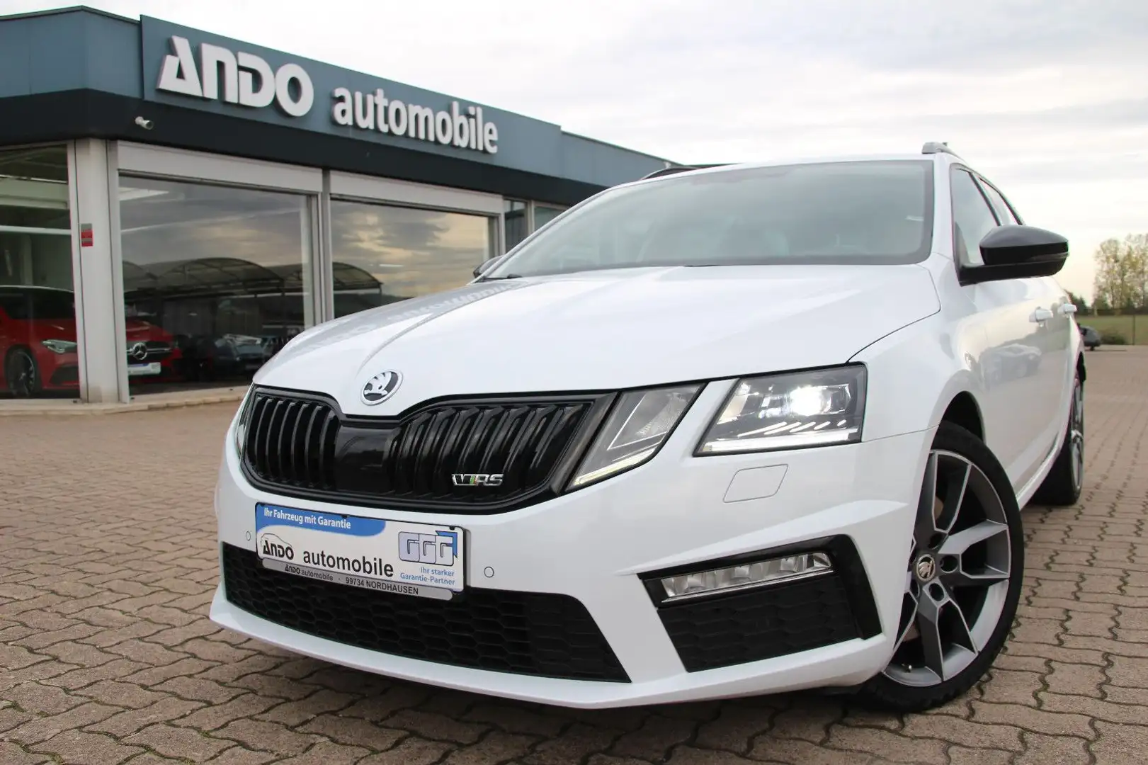 Skoda Octavia 2.0 Combi RS 245 LED/Alcantara/Navi/PDC Blanc - 2