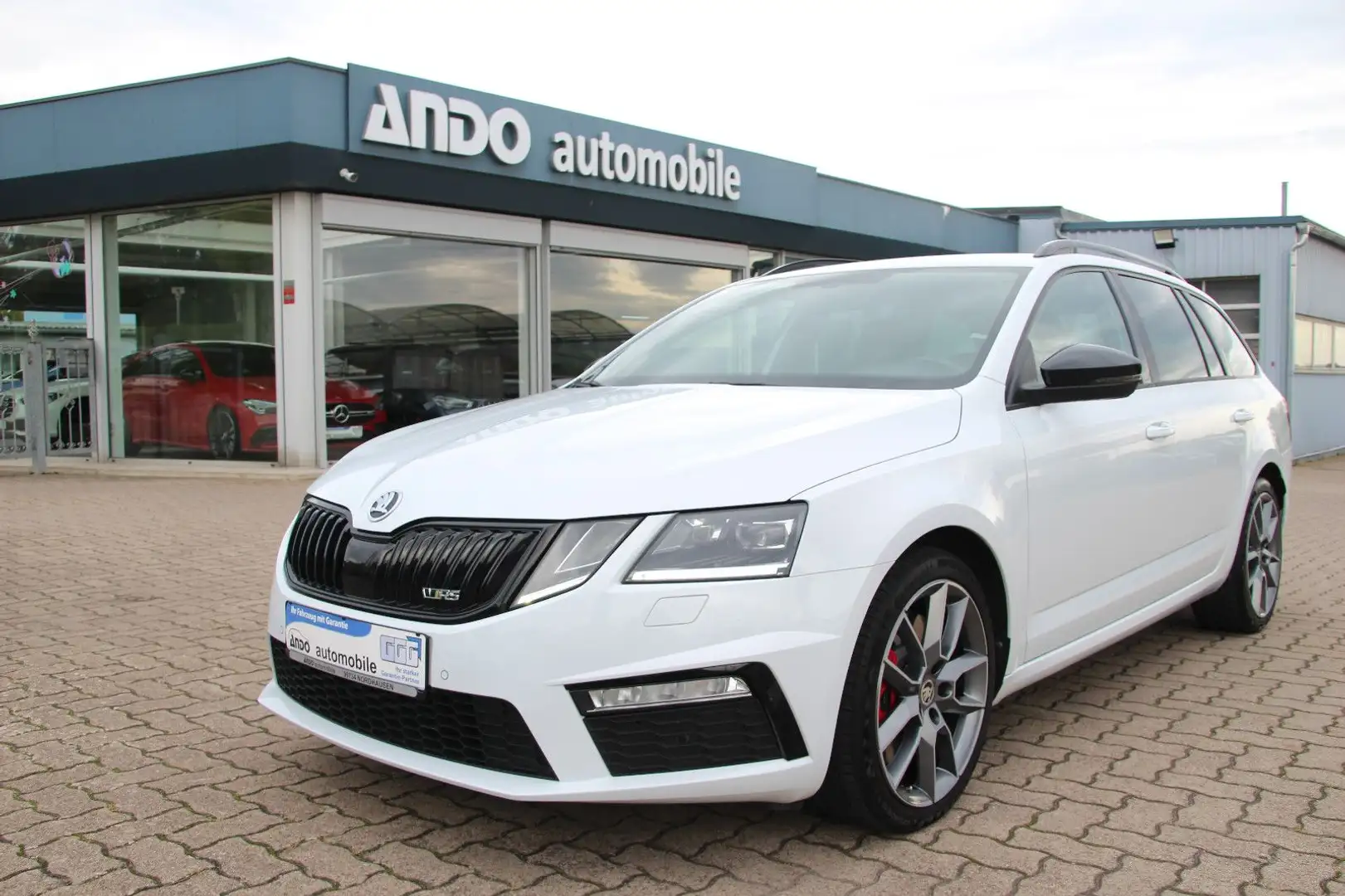 Skoda Octavia 2.0 Combi RS 245 LED/Alcantara/Navi/PDC Blanc - 1