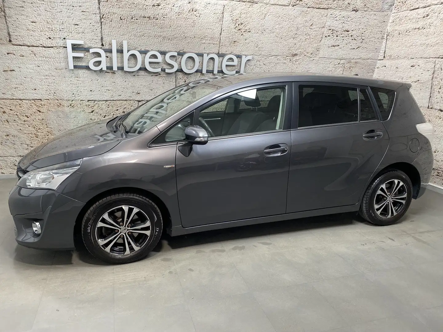 Toyota Verso 1,6 D-4D Active Серый - 2