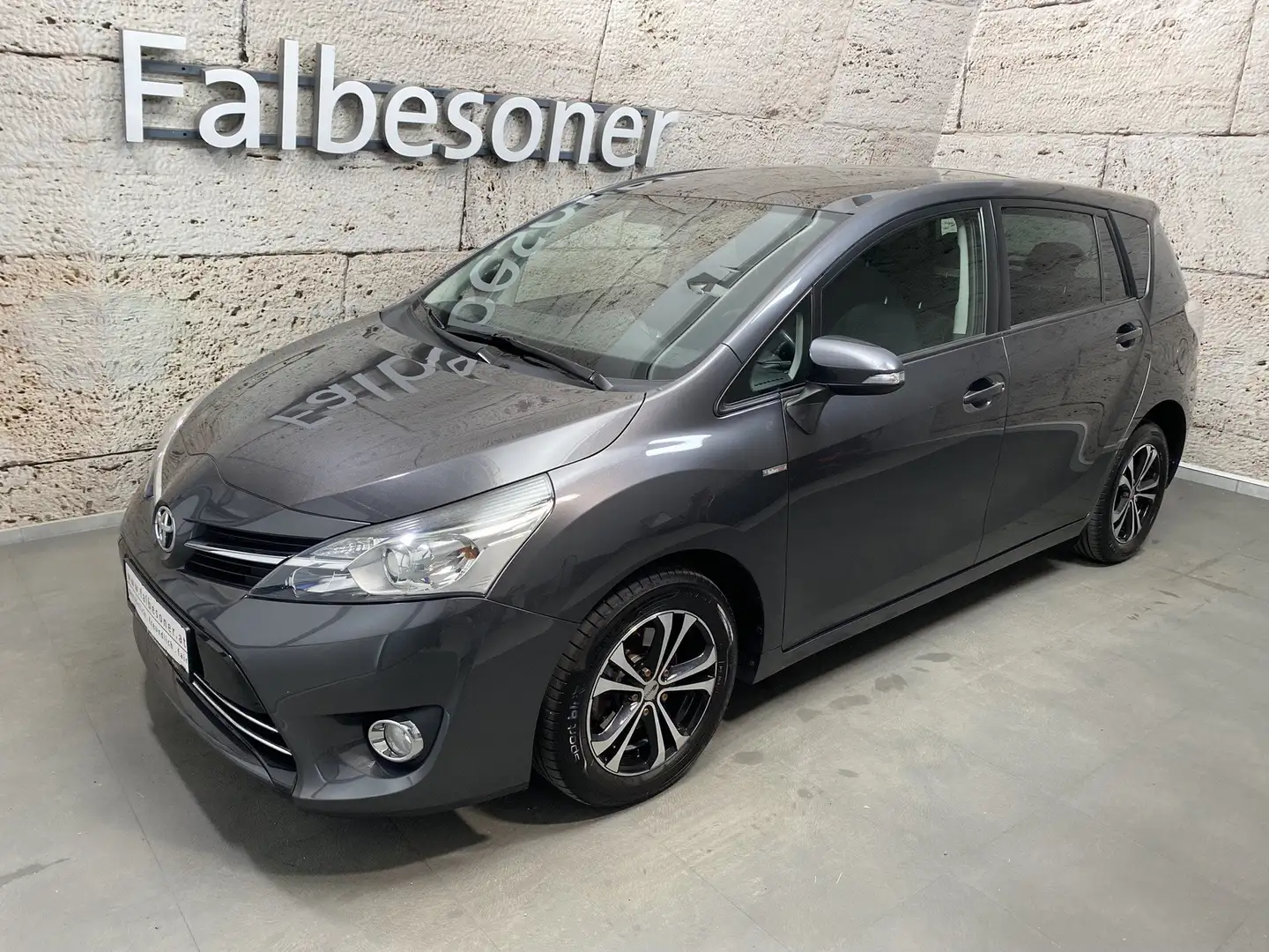 Toyota Verso 1,6 D-4D Active Серый - 1