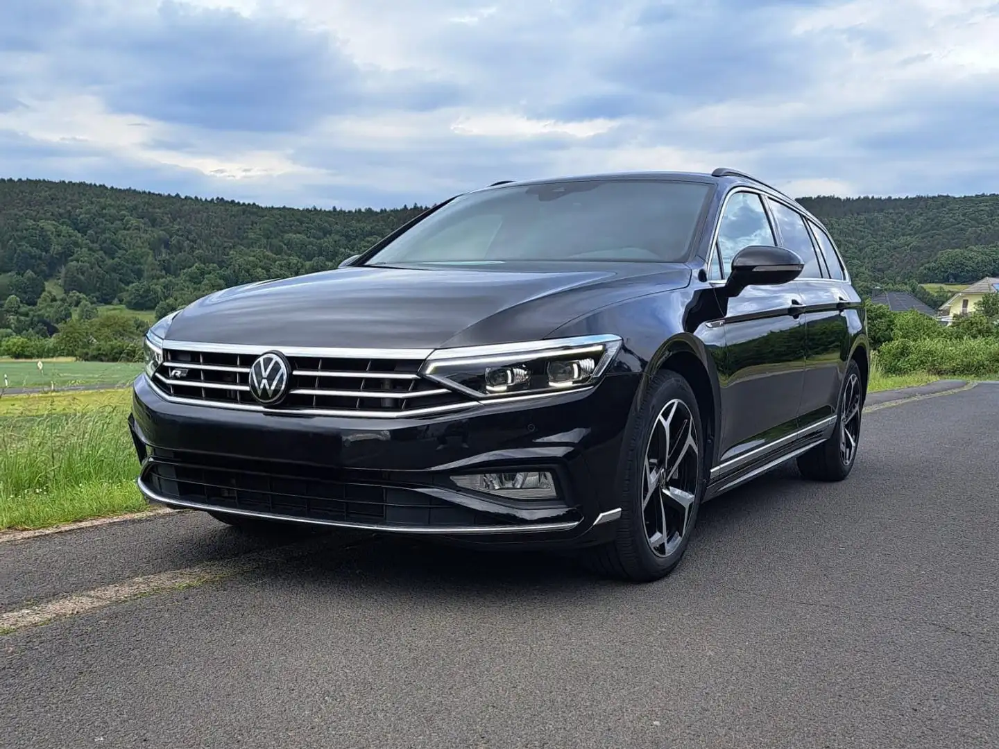 Volkswagen Passat Variant Passat Variant 2.0 TSI OPF DSG Business Schwarz - 1