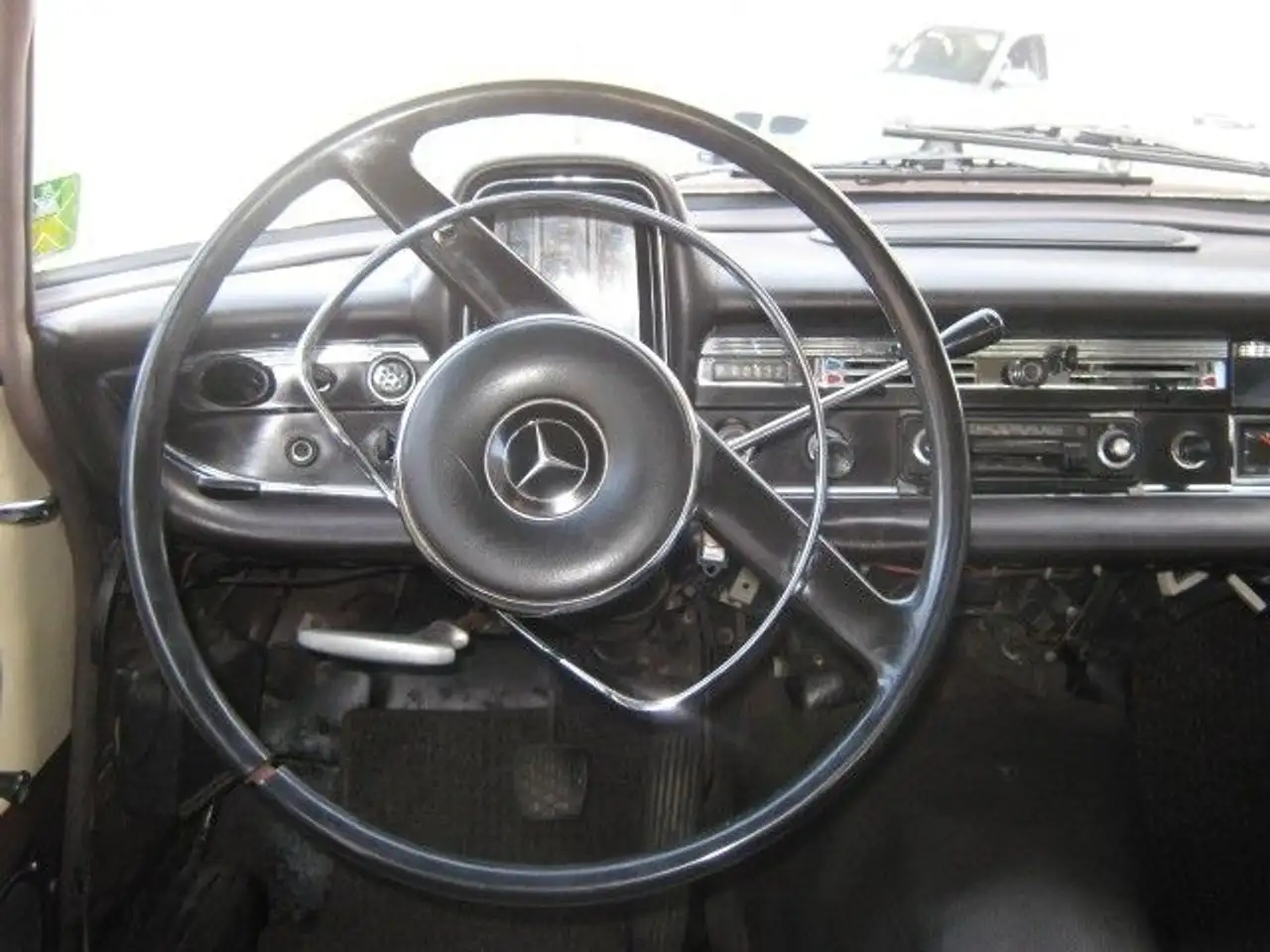 Mercedes-Benz 190 Automaat 190 D Staat in de Krim, foto 9
