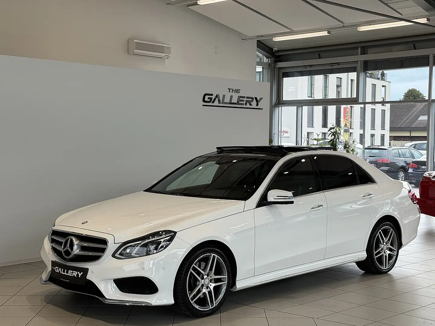 Mercedes-Benz E 220 CDI Elegance A-Edition Plus Aut.*AMG-Line*Panor... Weiß - 2