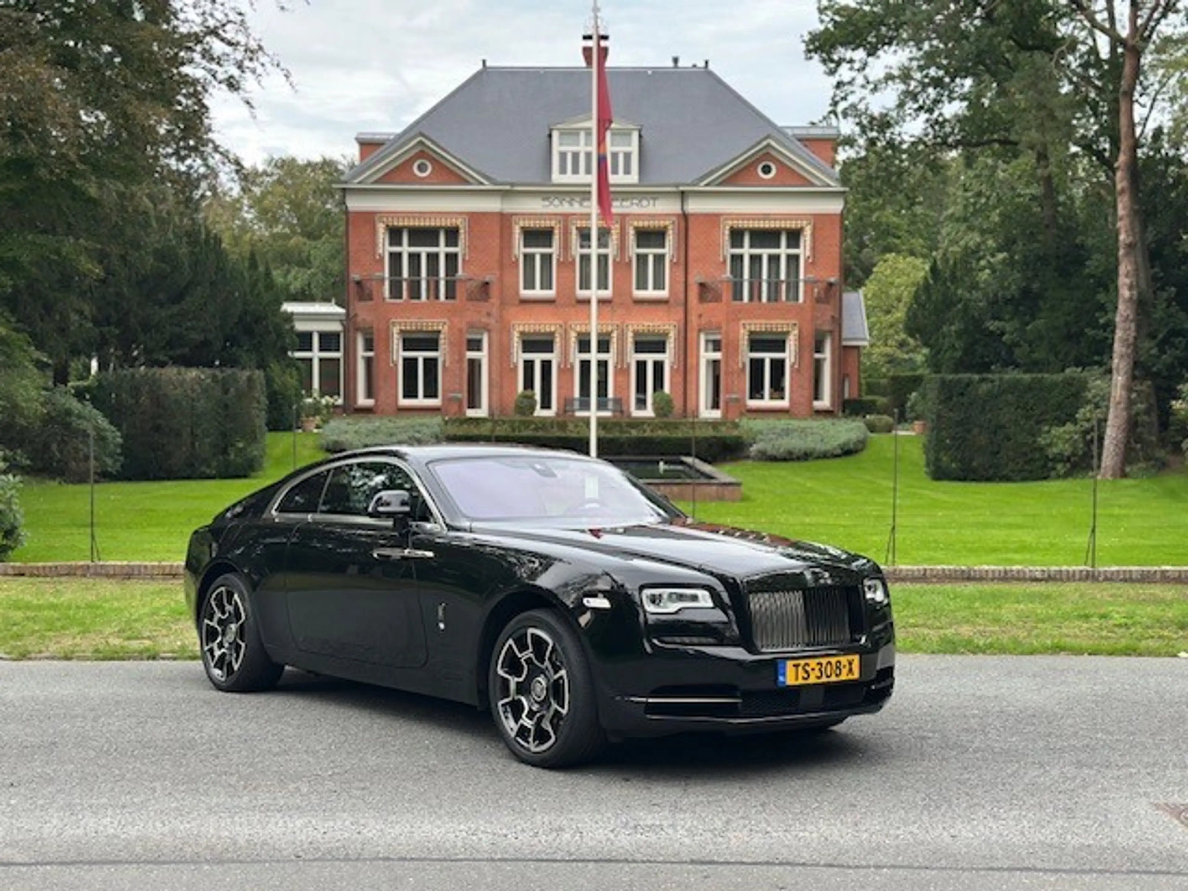 Rolls-Royce Wraith 6.6 V12 — photo 27