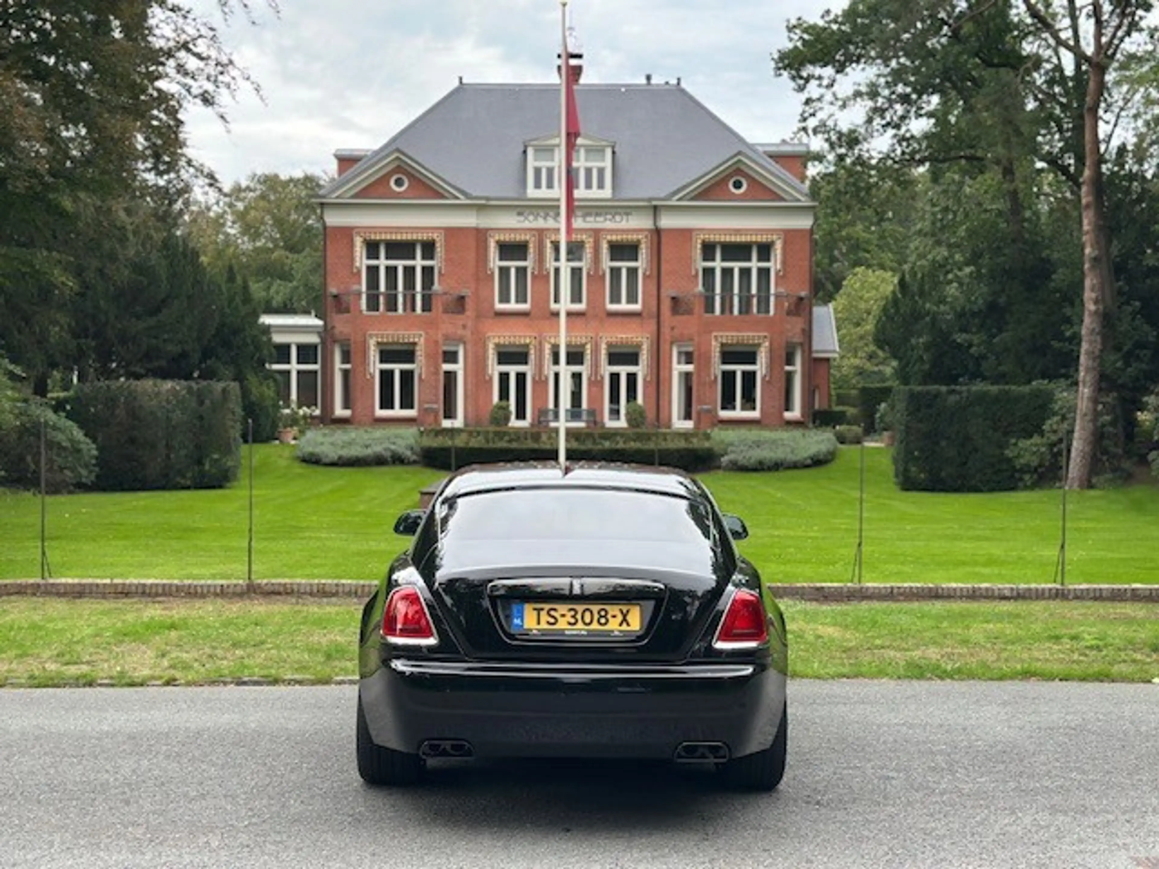 Rolls-Royce Wraith 6.6 V12 — photo 26