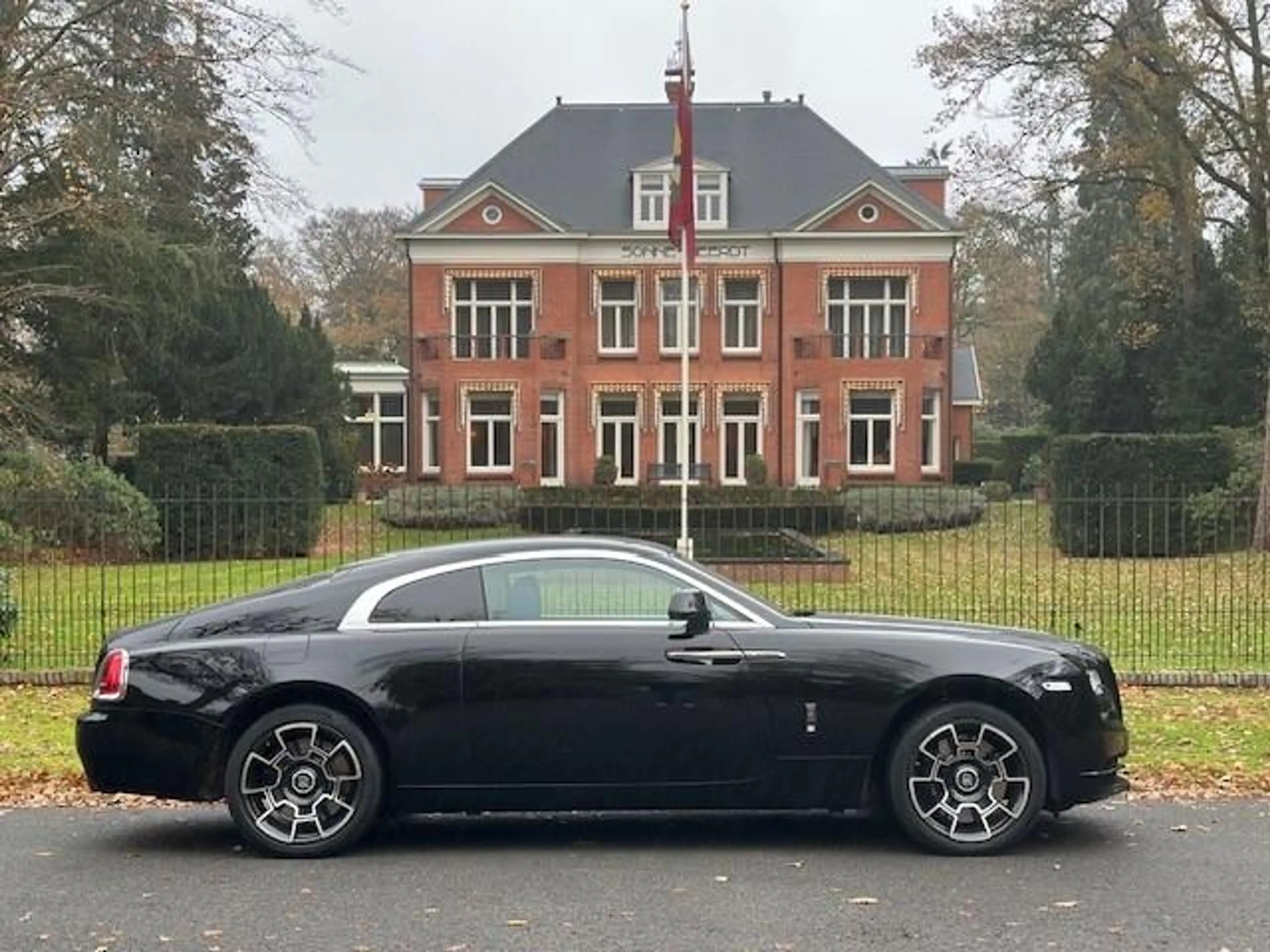 Rolls-Royce Wraith 6.6 V12 — photo 12