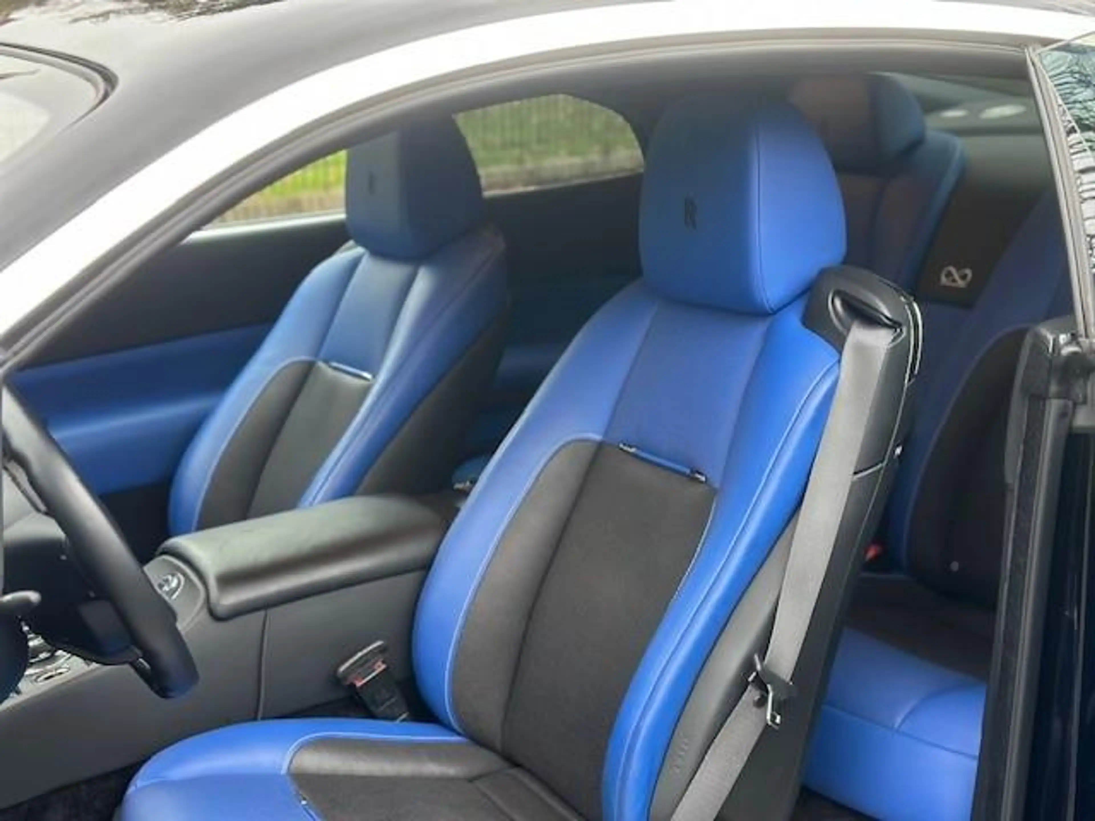 Rolls-Royce Wraith 6.6 V12 — photo 23