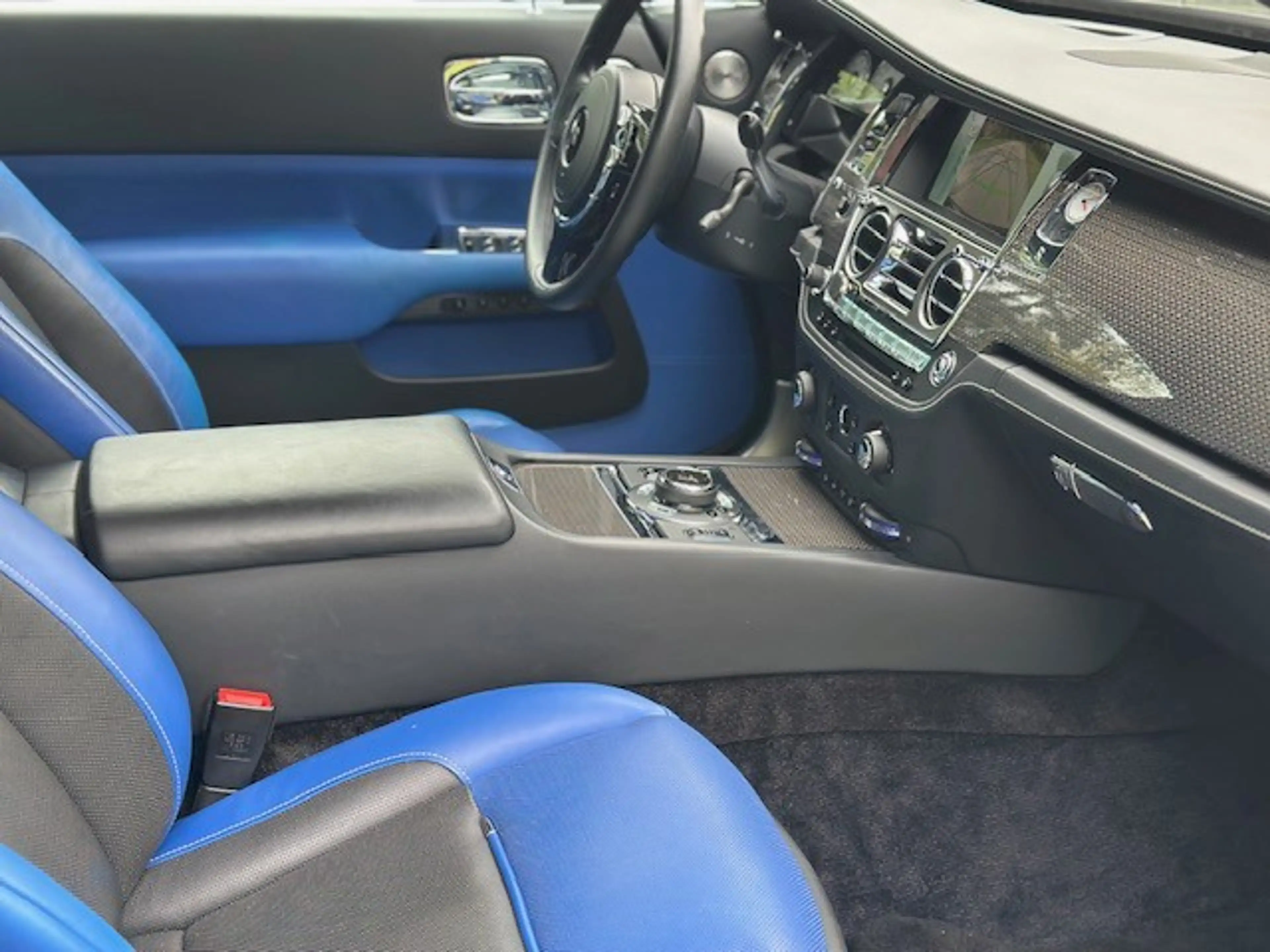 Rolls-Royce Wraith 6.6 V12 — photo 39