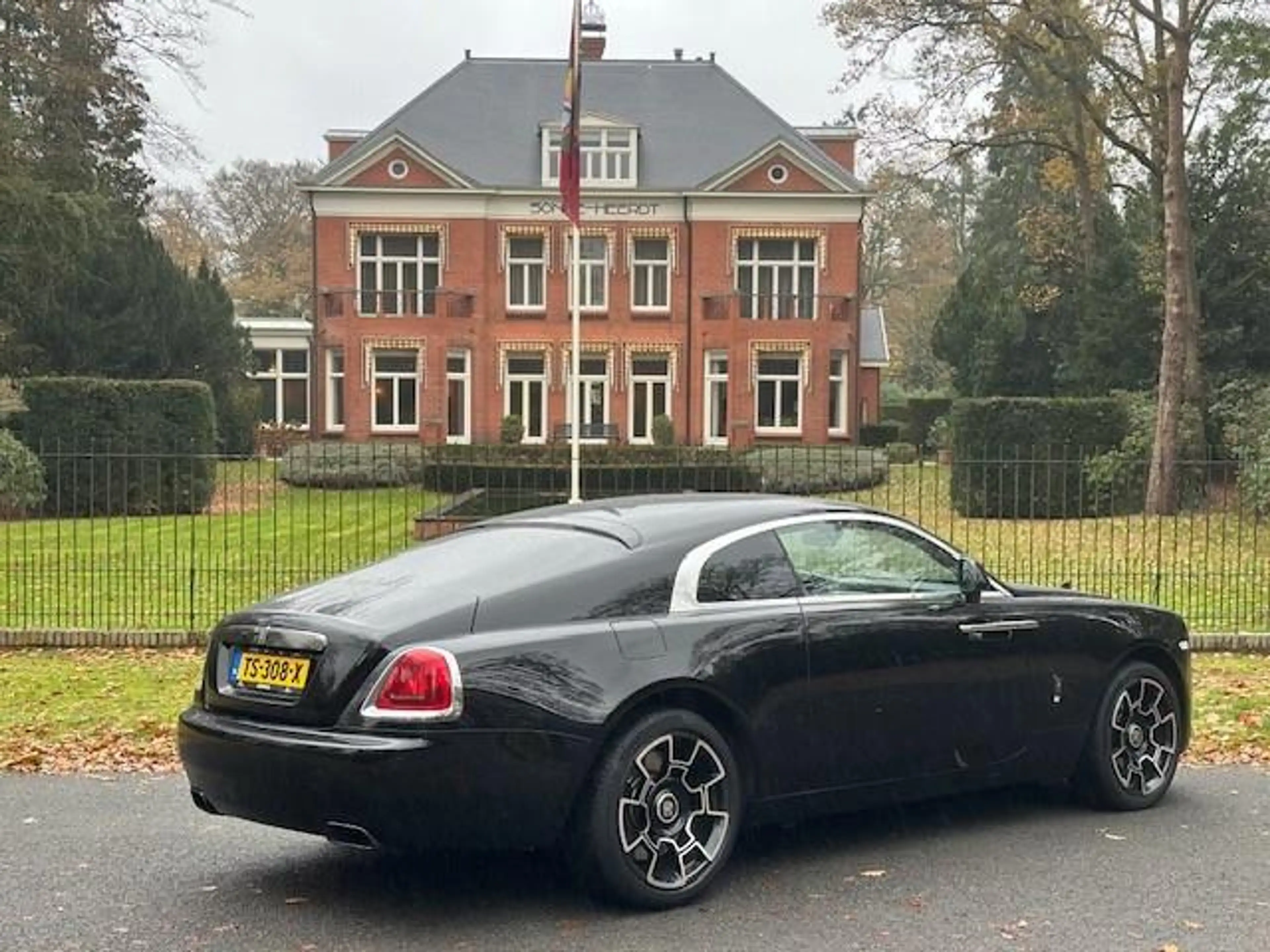 Rolls-Royce Wraith 6.6 V12 — photo 14