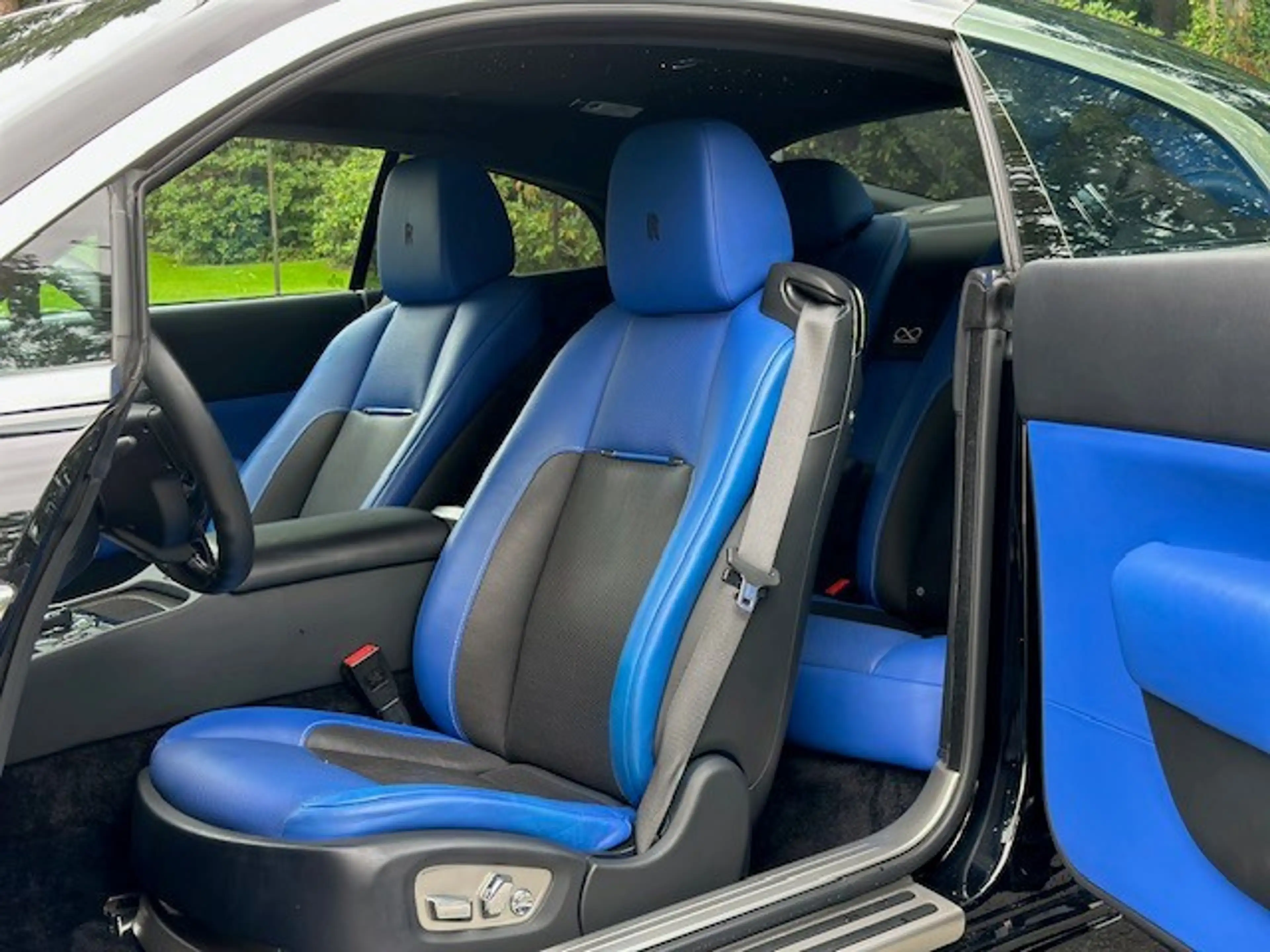 Rolls-Royce Wraith 6.6 V12 — photo 34