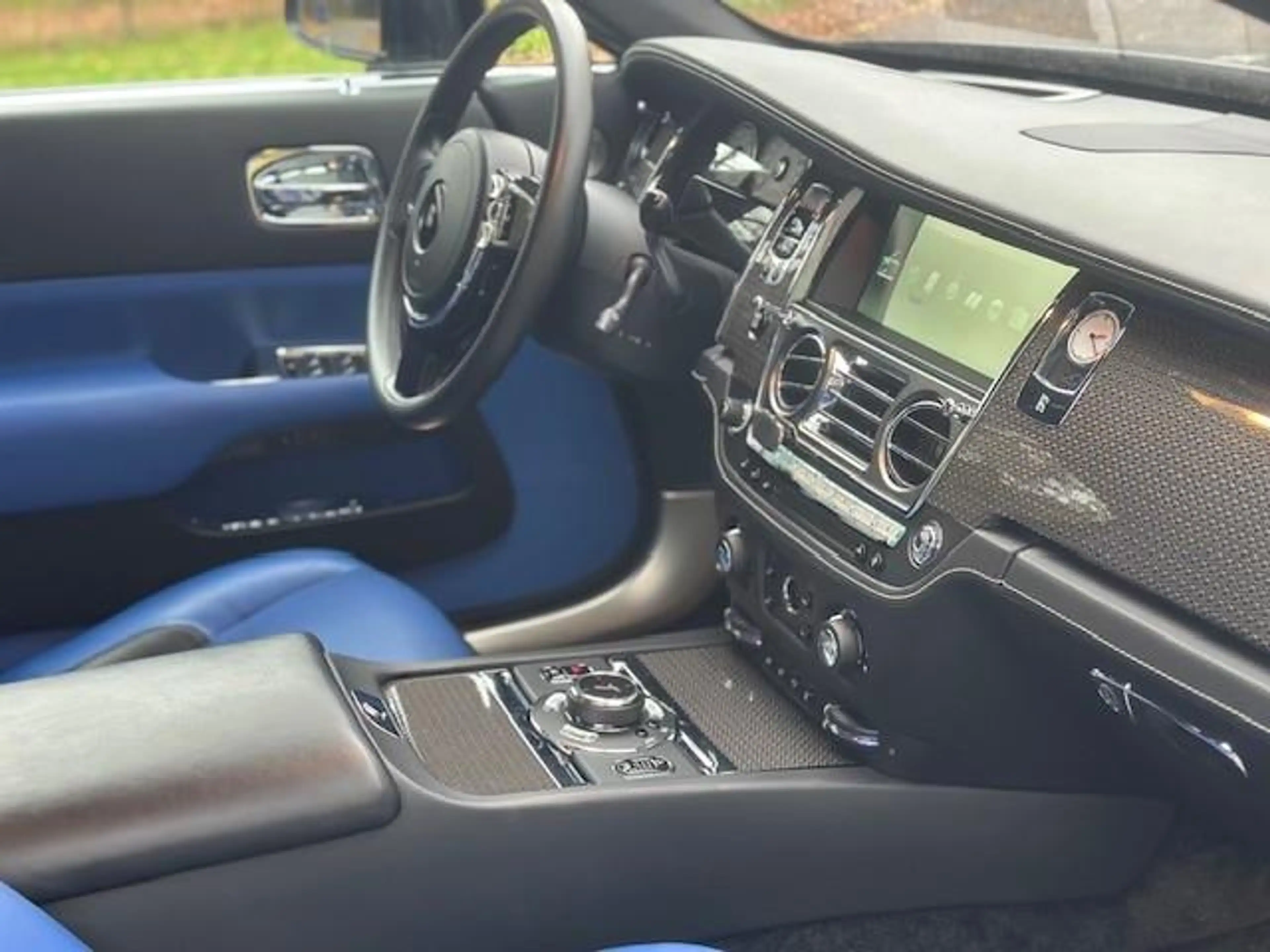 Rolls-Royce Wraith 6.6 V12 — photo 18