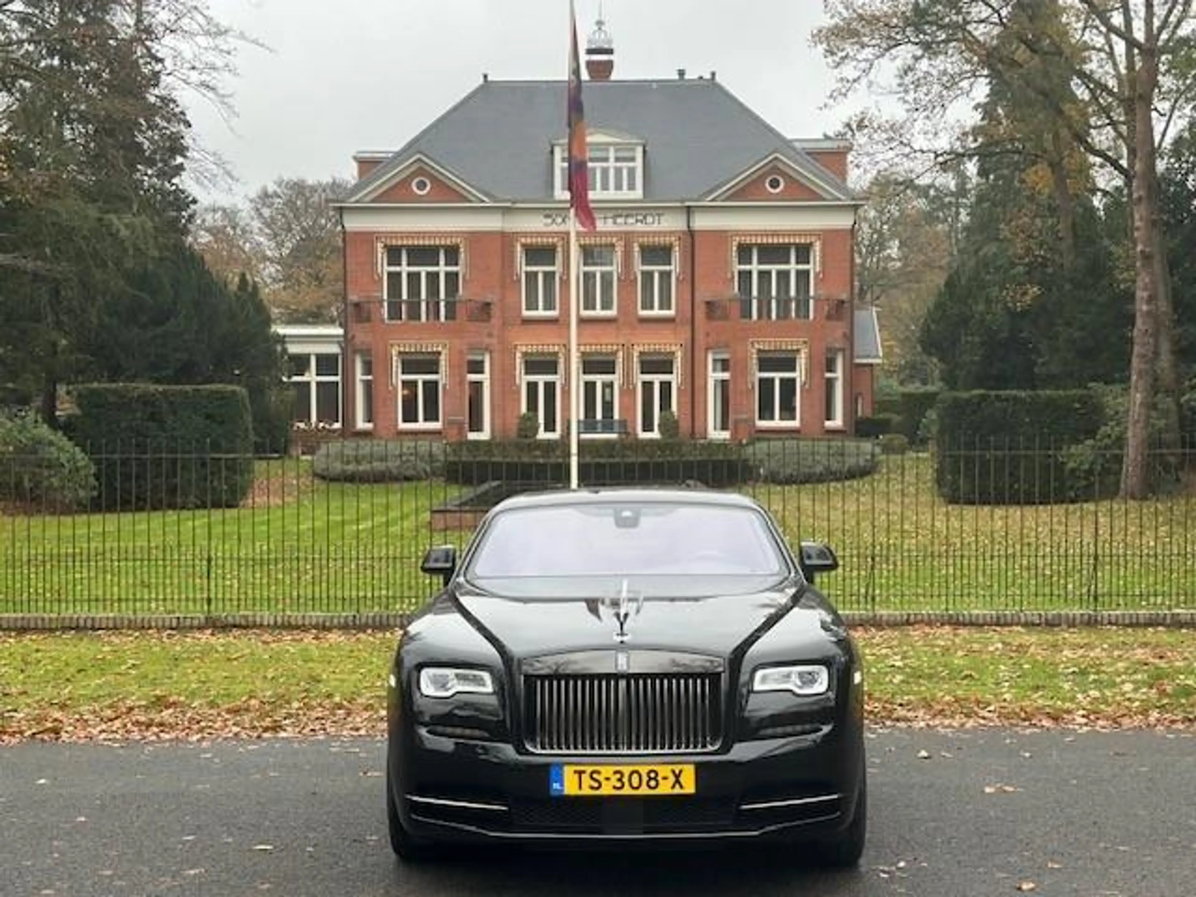 Rolls-Royce Wraith 6.6 V12 — photo 10