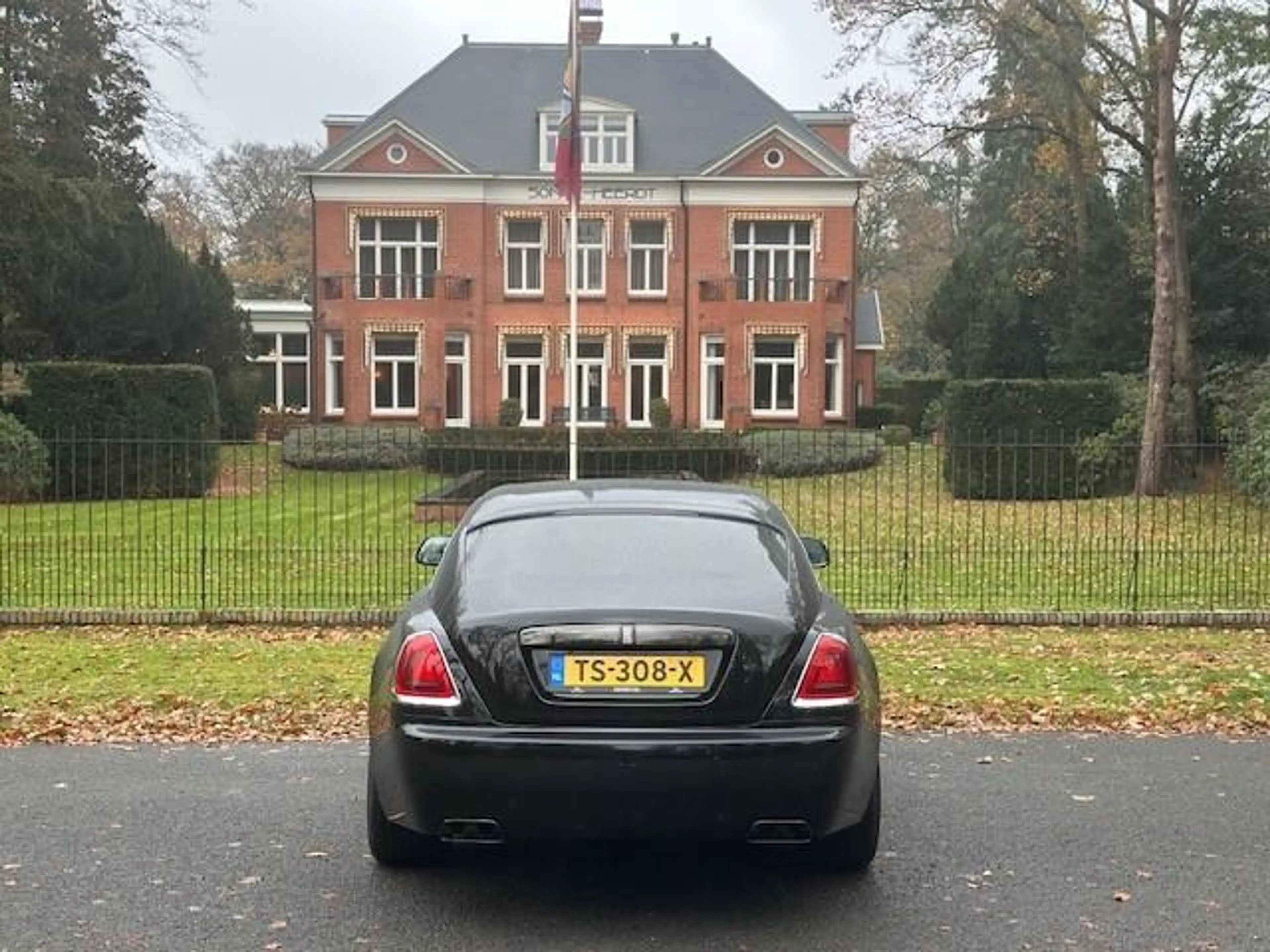 Rolls-Royce Wraith 6.6 V12 — photo 15