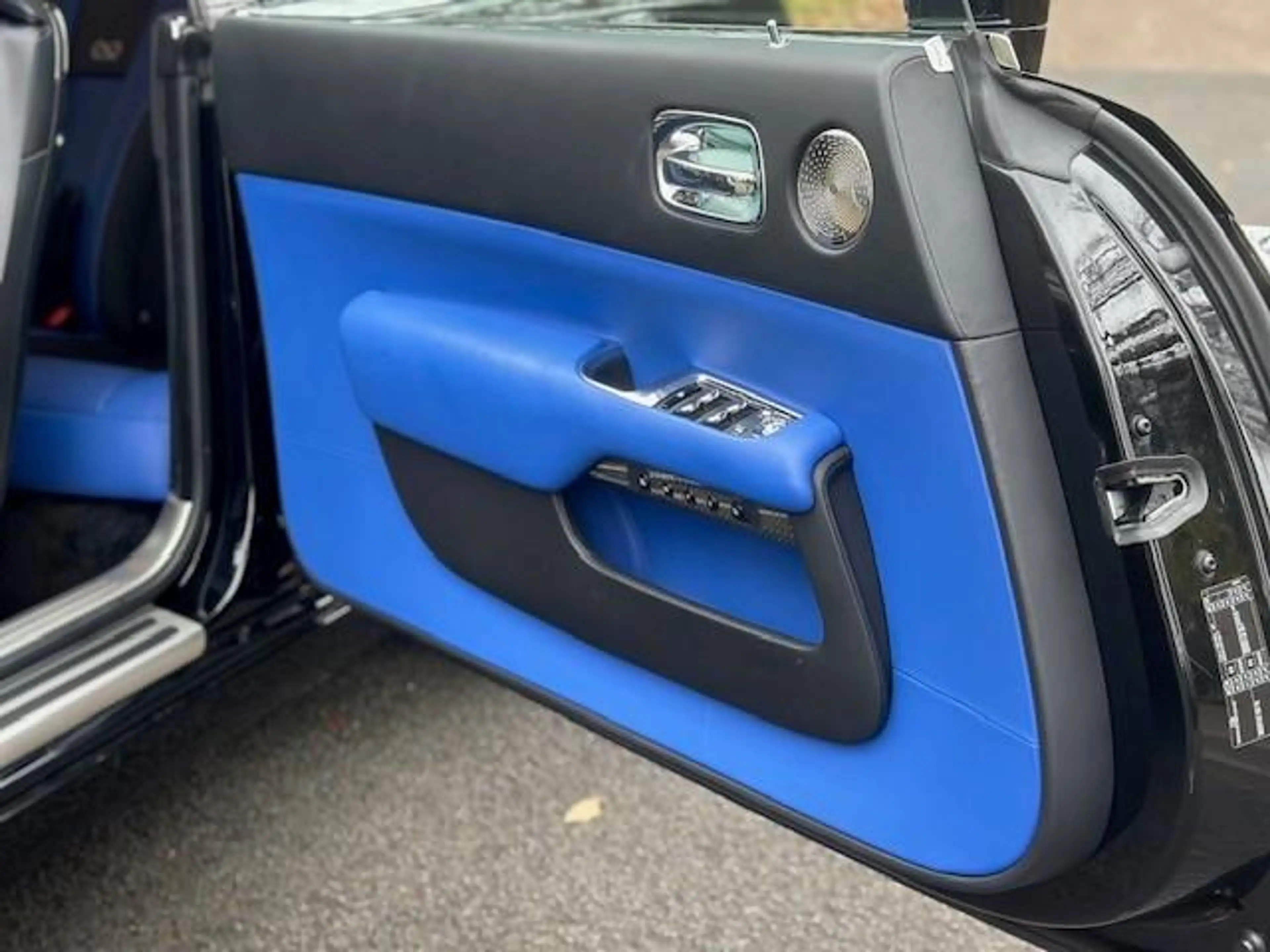Rolls-Royce Wraith 6.6 V12 — photo 24