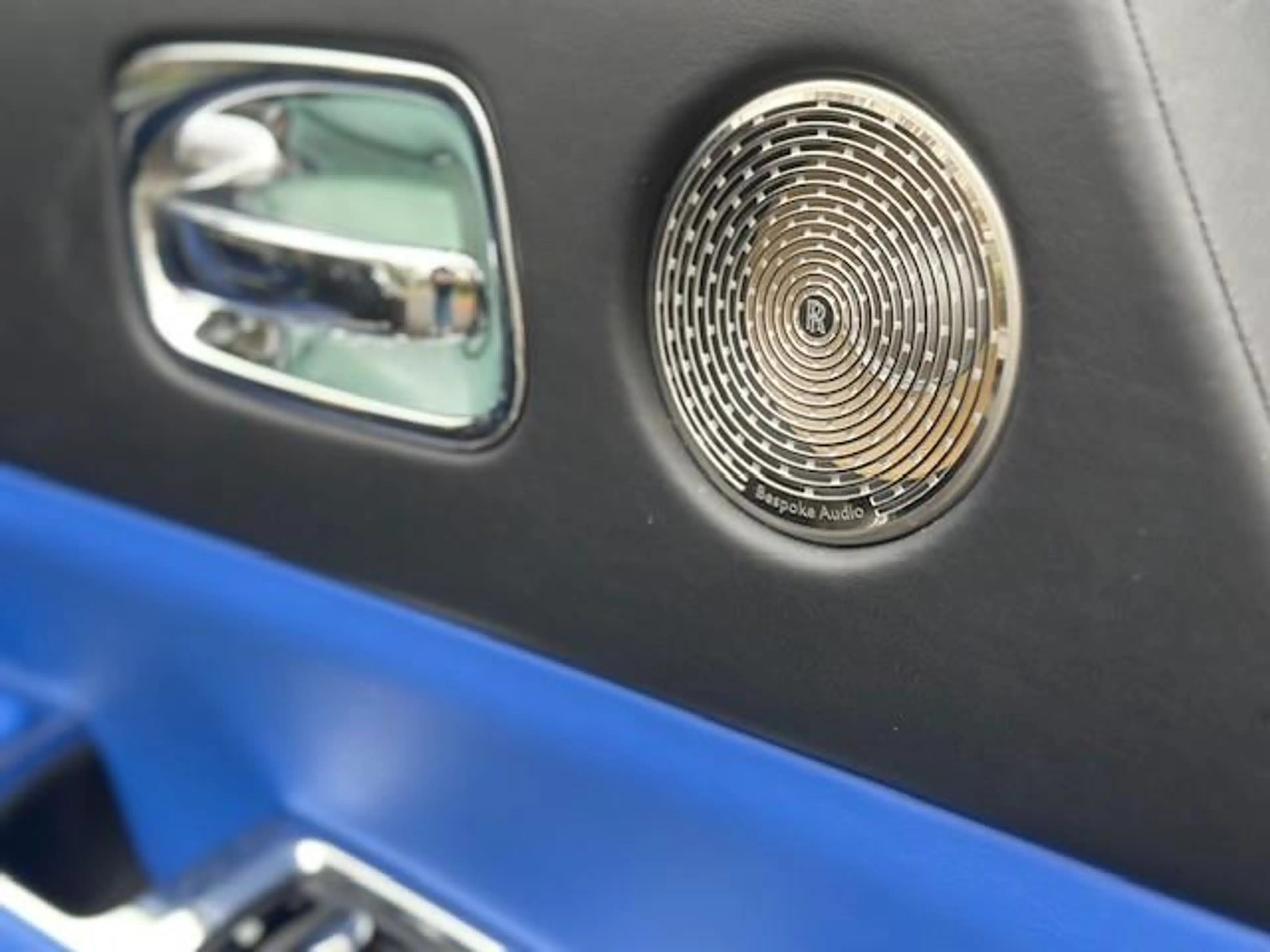 Rolls-Royce Wraith 6.6 V12 — photo 25