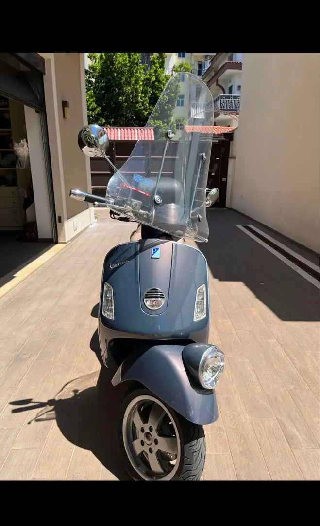 Vespa GTV 250 Standard 2006 Bleu - 1