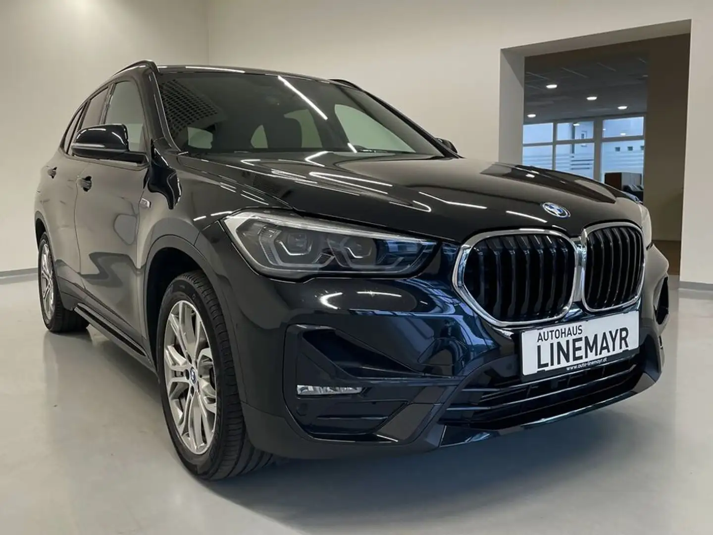 BMW X1 xDrive 25e Automatik Sport Line, LED, AHK Zwart - 2