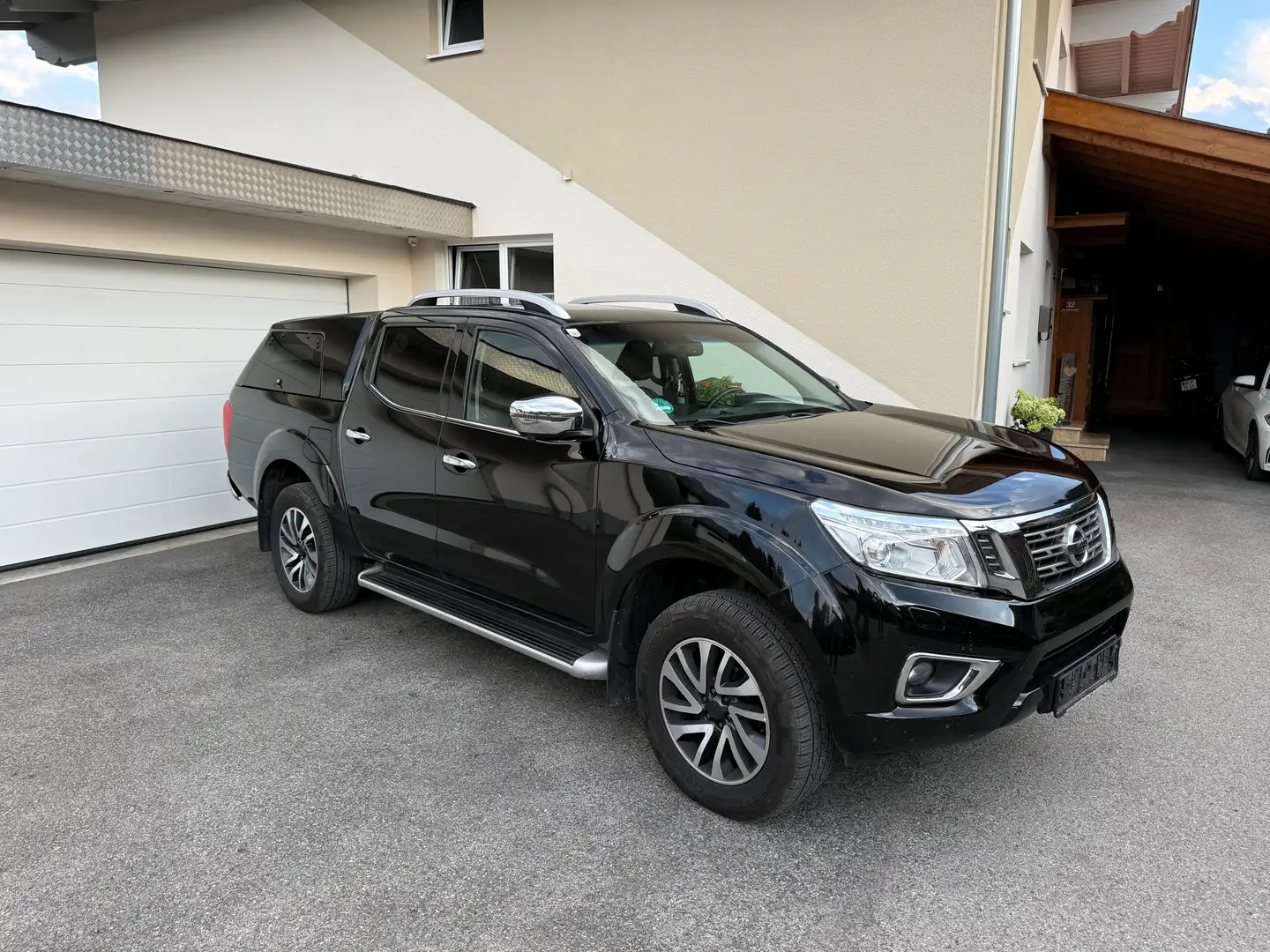 Nissan NP300 Tekna Double Cab 4x4 Vermittlung !!!! Schwarz - 1