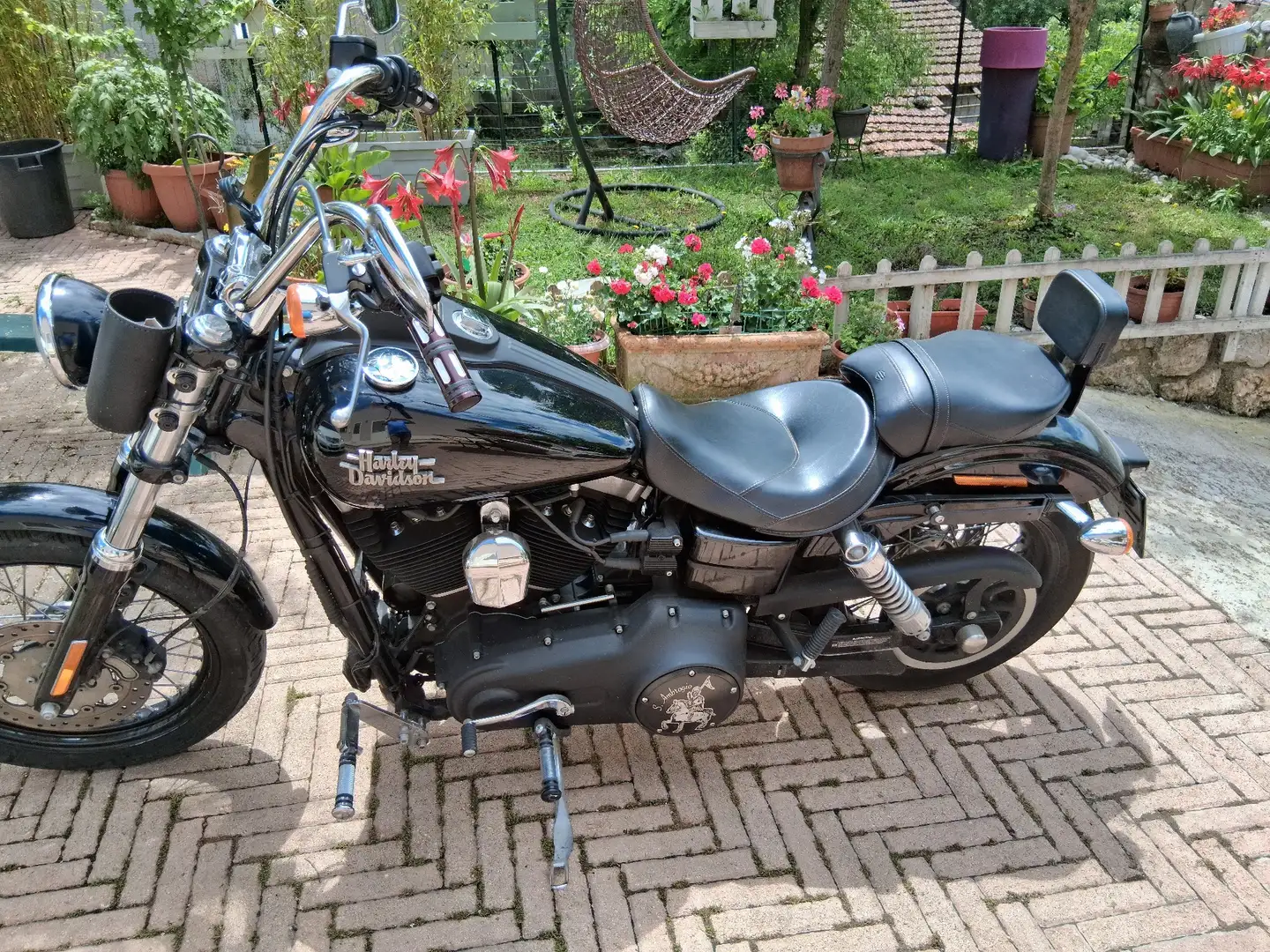 Harley-Davidson Dyna Street Bob Negru - 1