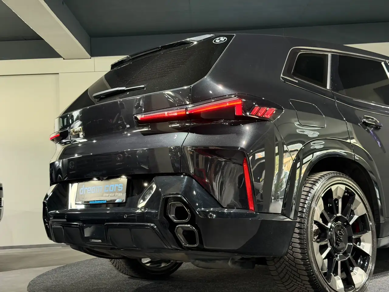 BMW XM / BOWERS WILKINS / DRIVING ASSIST PLUS / VOLL Bild 14