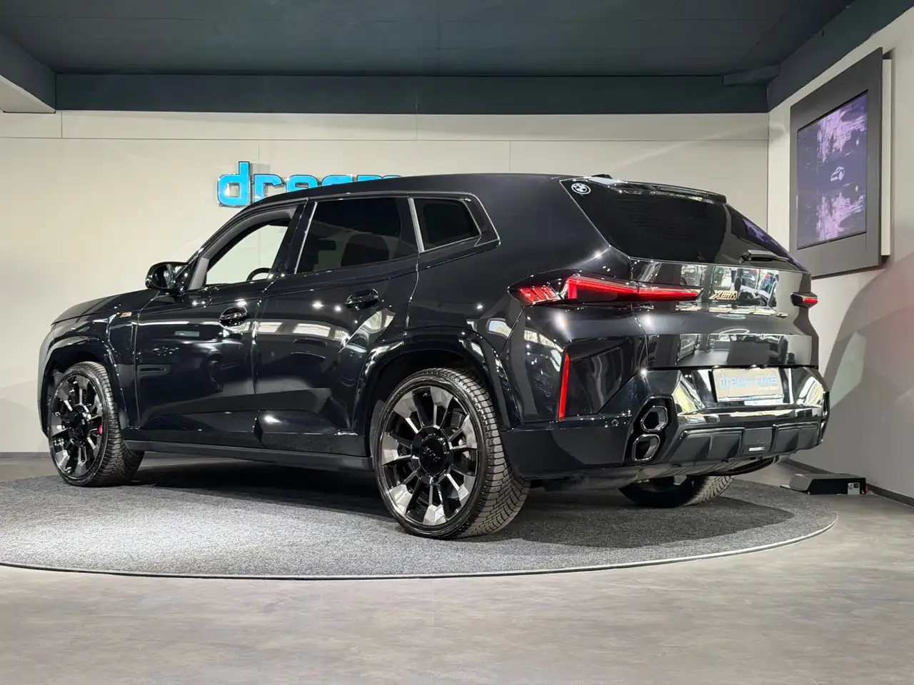 BMW XM / BOWERS WILKINS / DRIVING ASSIST PLUS / VOLL Bild 3